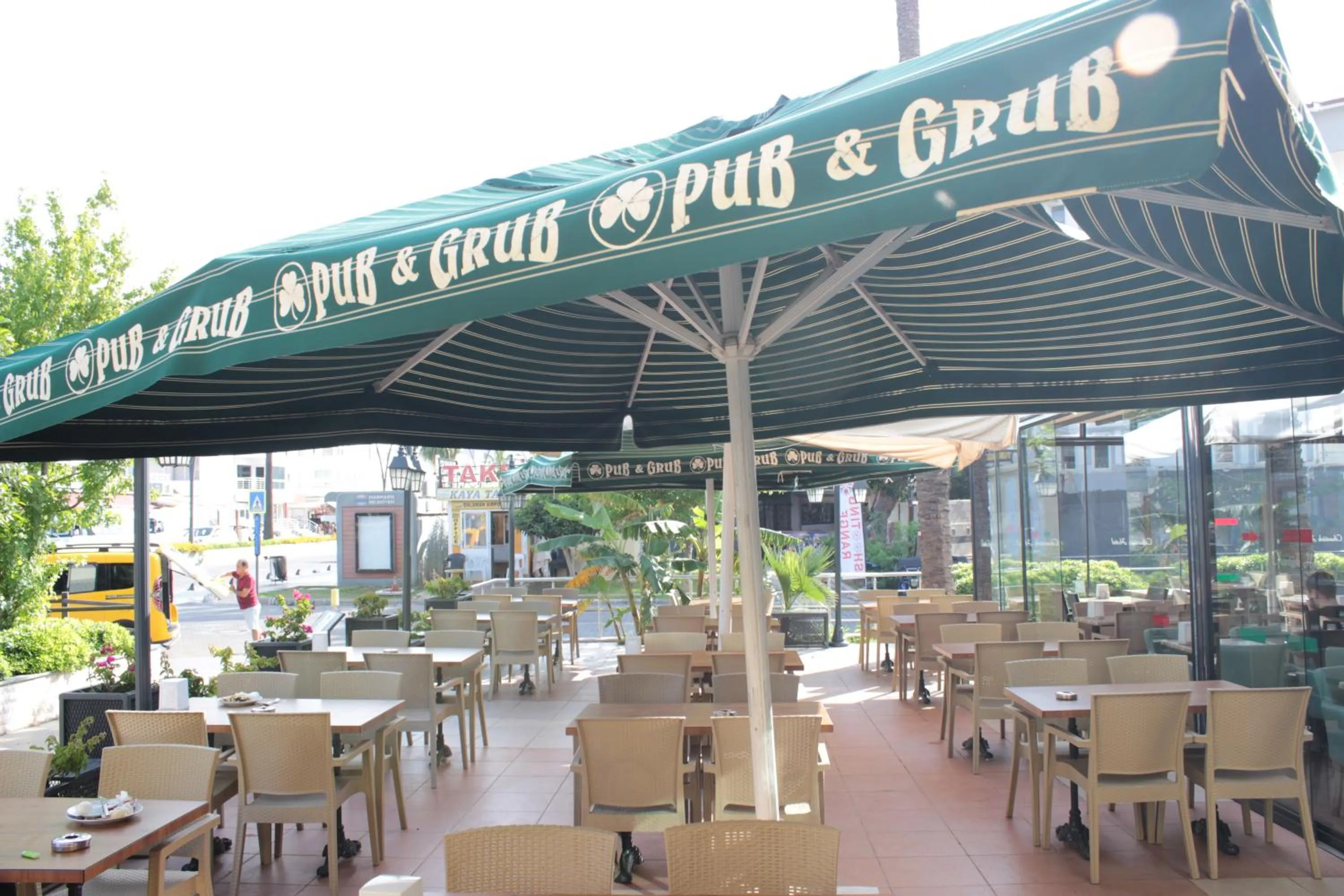 Restaurant/places to eat in CihanTürk Hotel