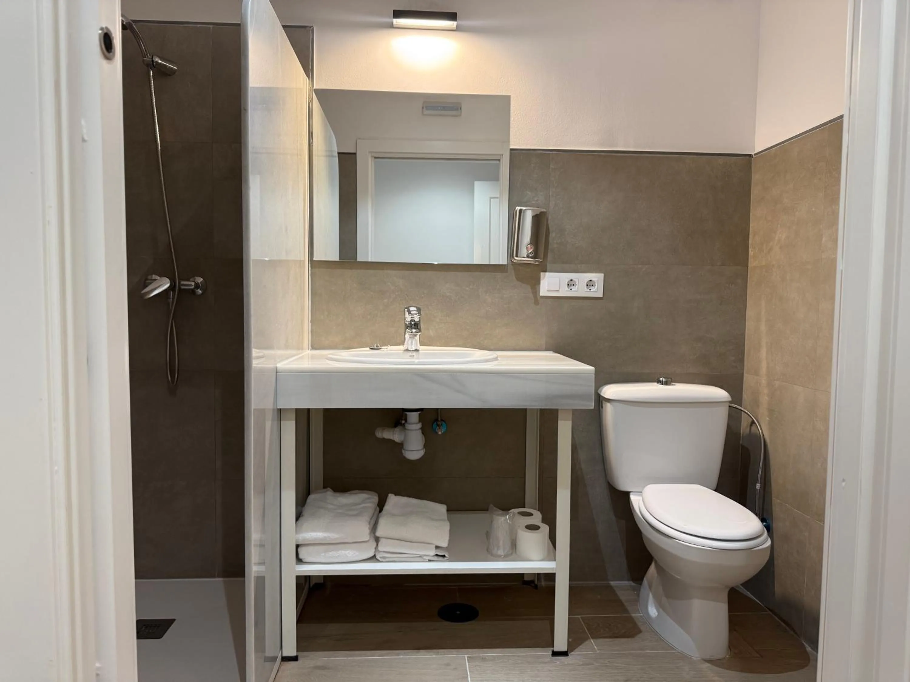 Bathroom in Hotel Quitagolpe