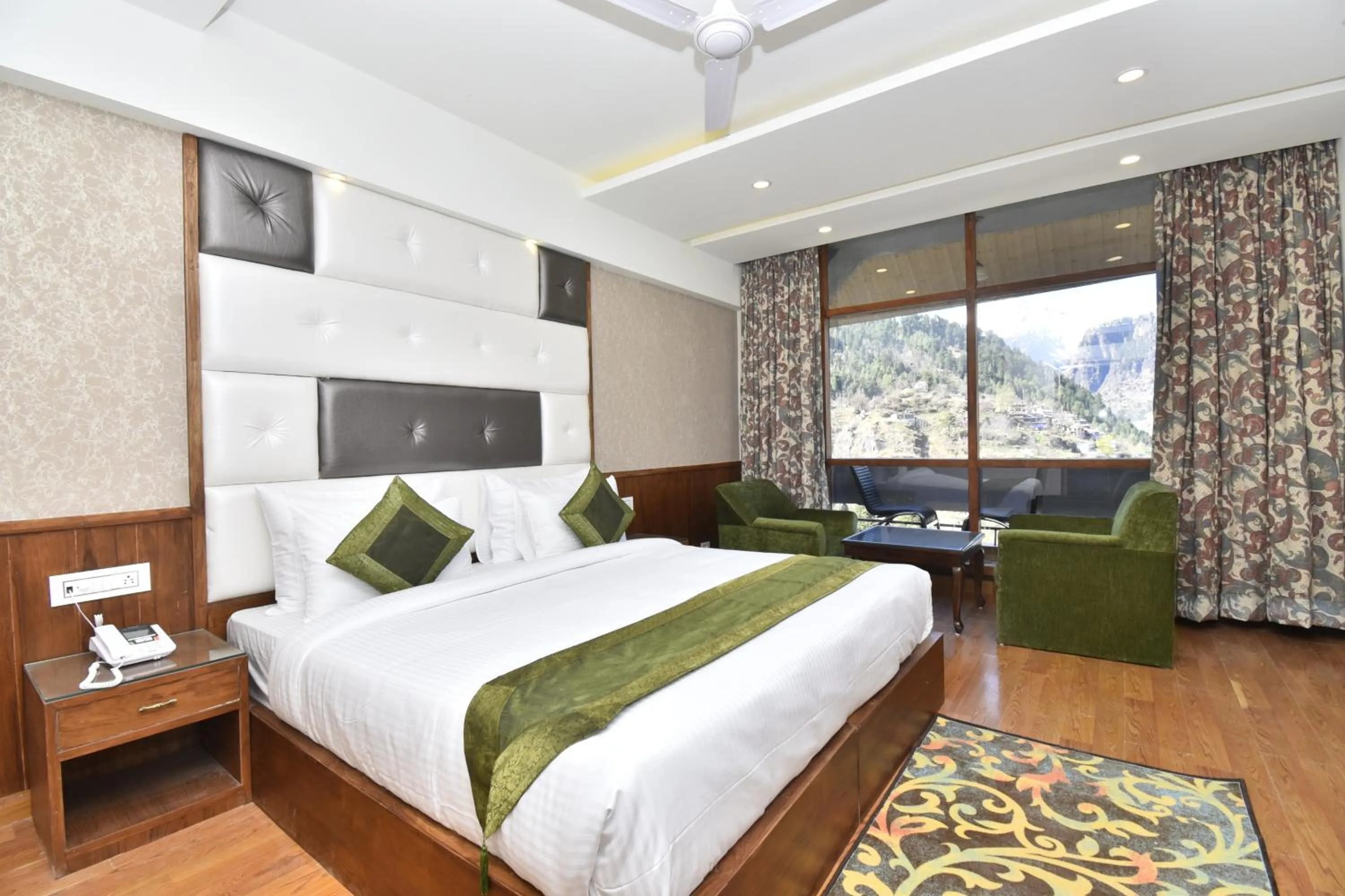 Photo of the whole room, Bed in Hotel Snowcrests Manor