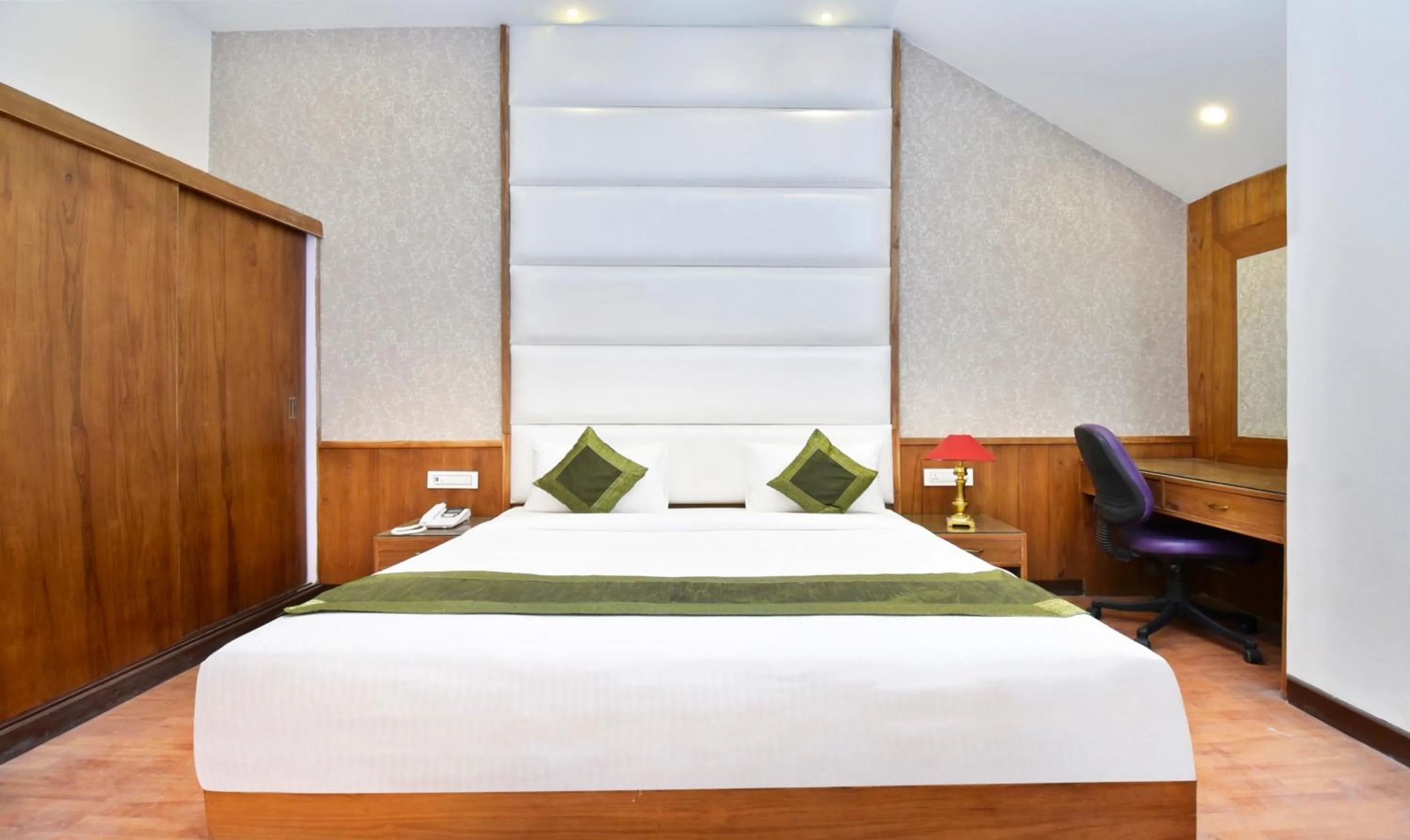 Photo of the whole room, Bed in Hotel Snowcrests Manor