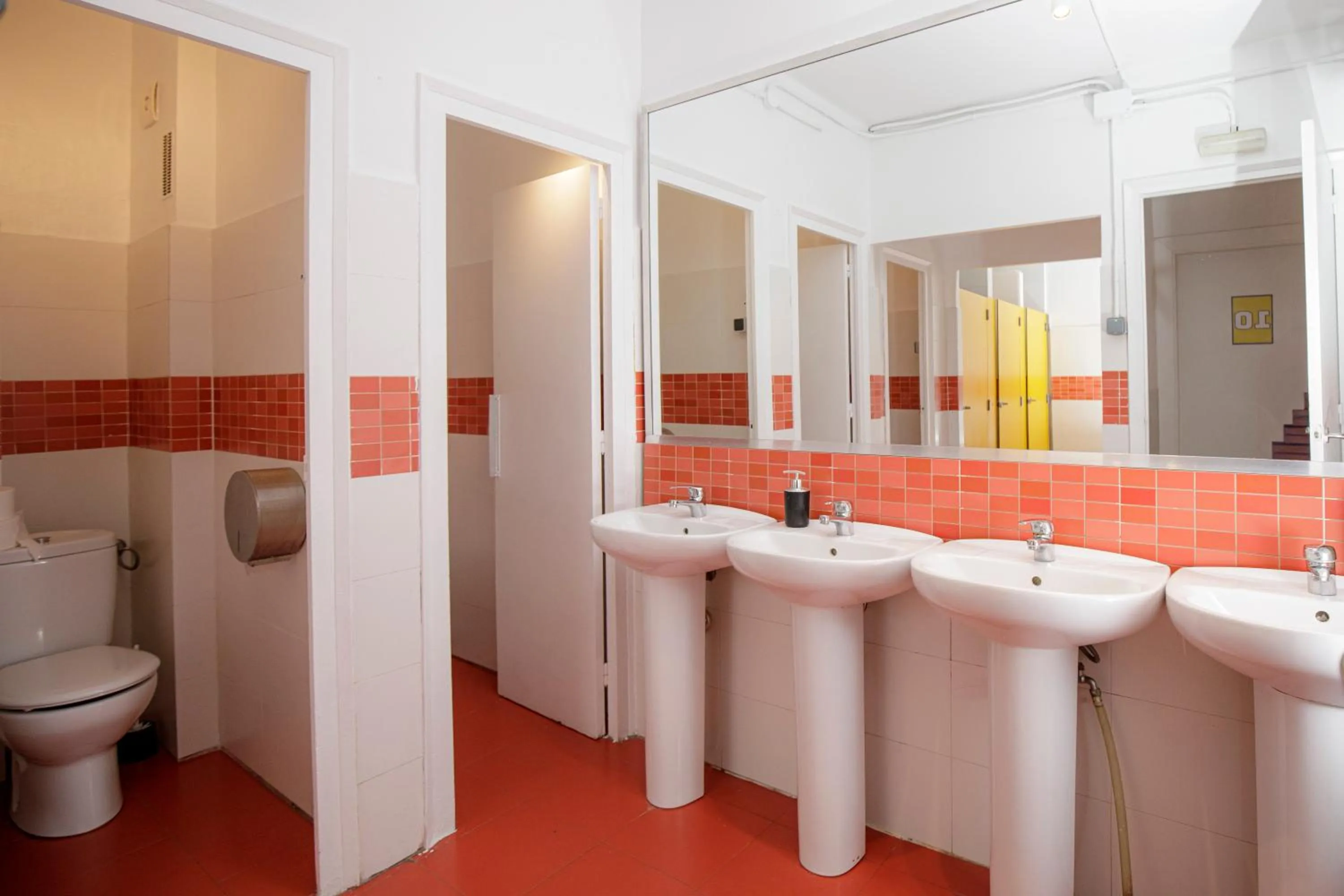 Toilet in Onefam Les Corts