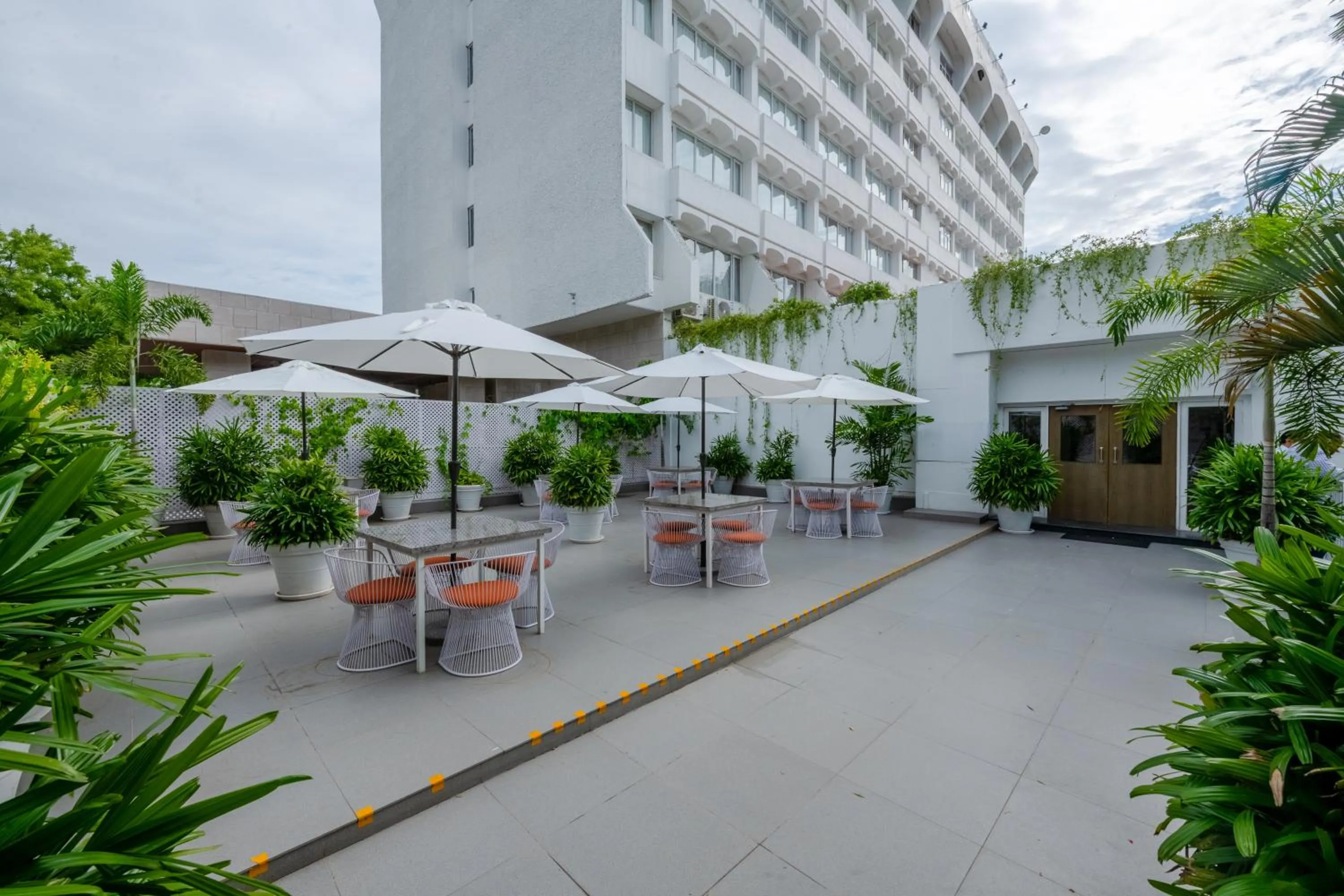 Restaurant/places to eat in Southern Star,Mysore