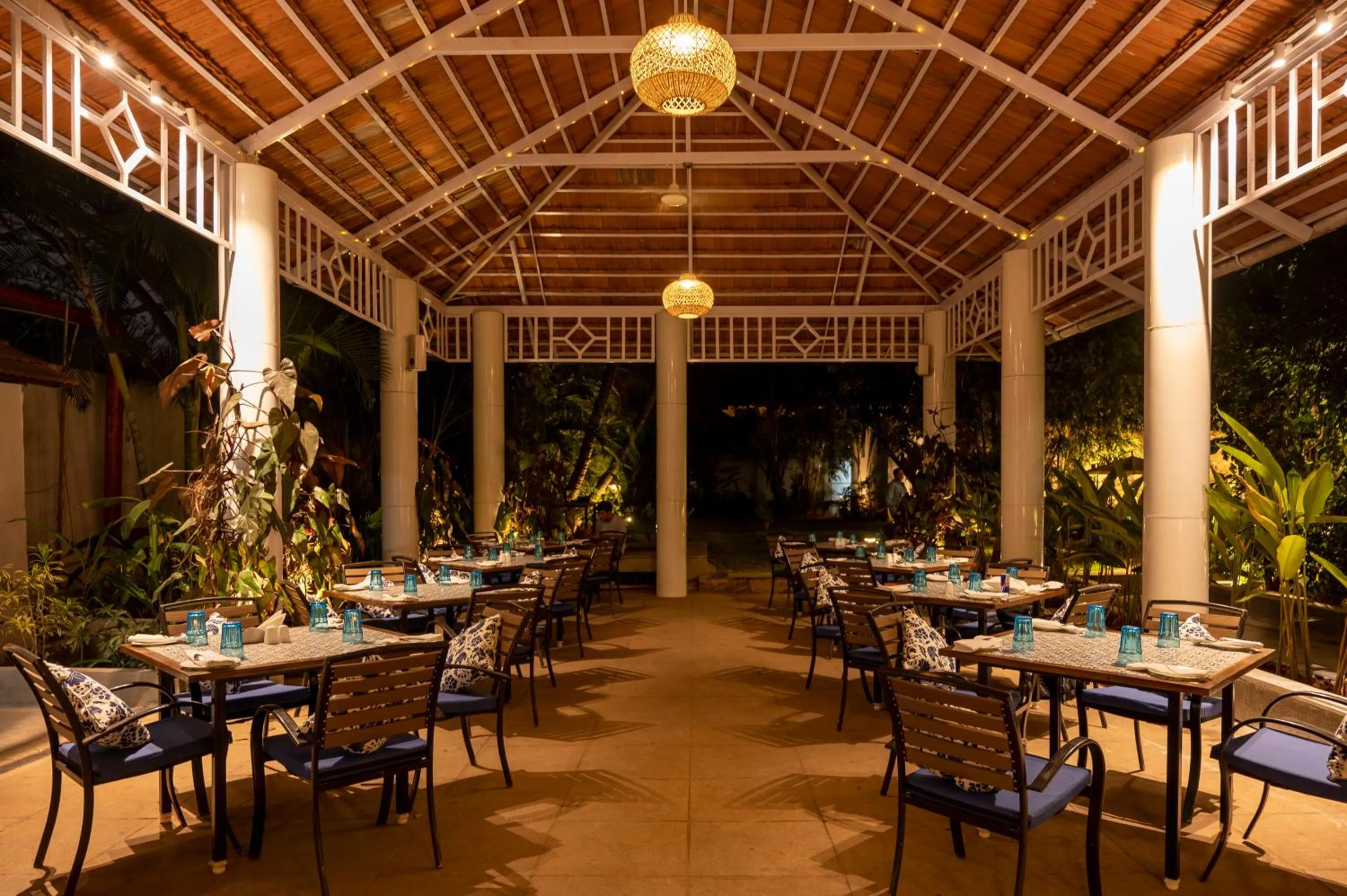 Restaurant/places to eat in Southern Star,Mysore