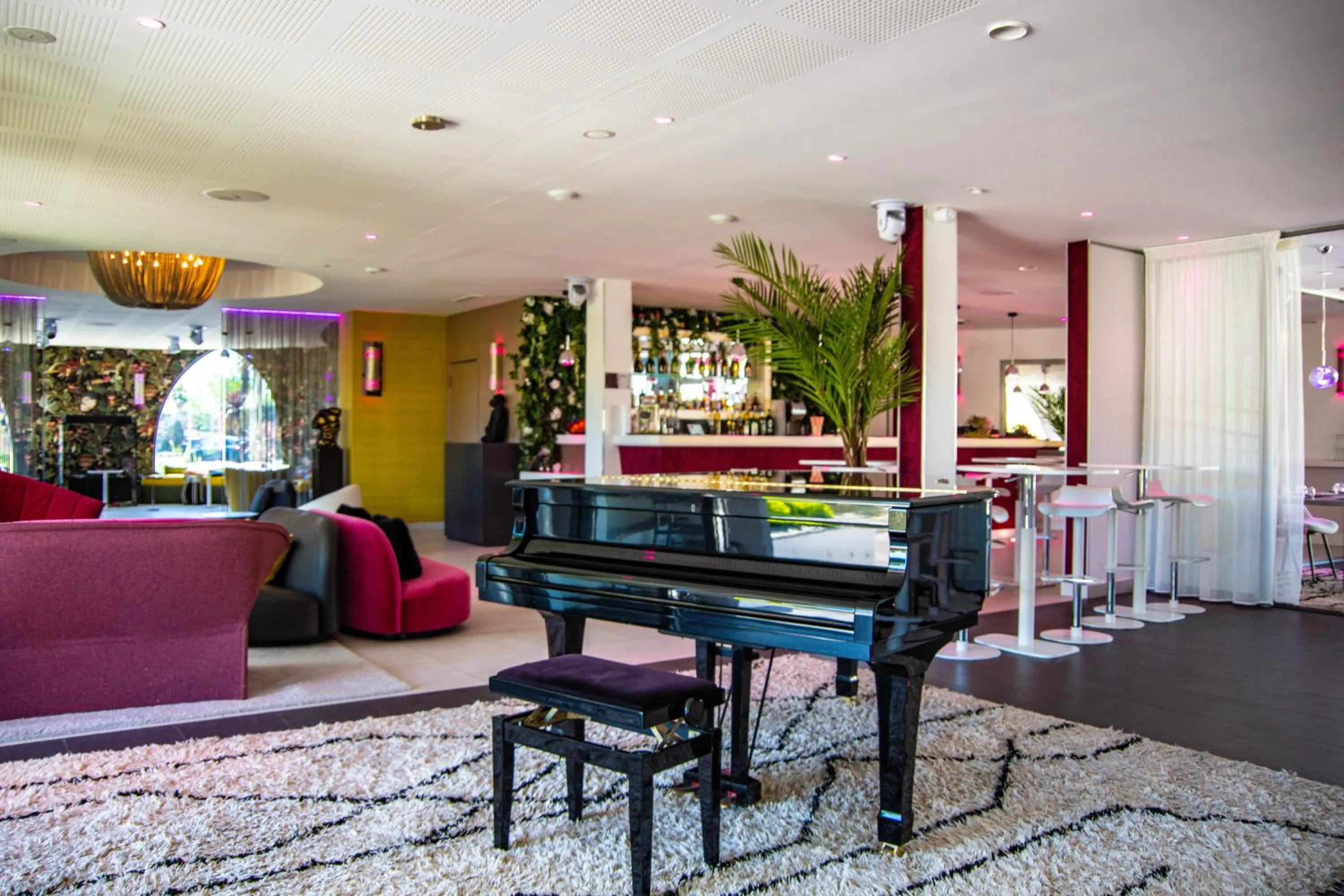 Lobby or reception in Oz'Inn Hôtel & Spa