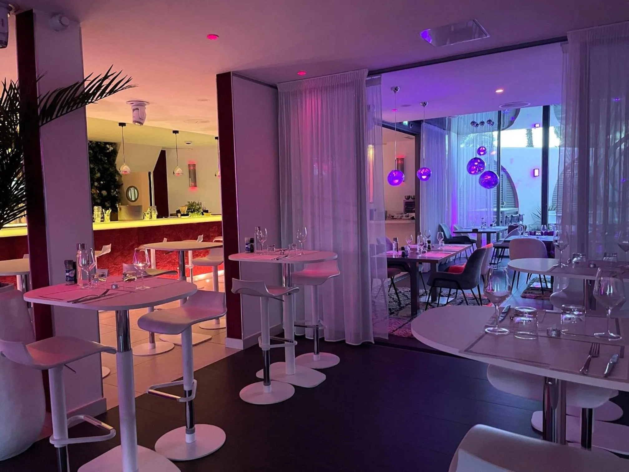 Restaurant/places to eat in Oz'Inn Hôtel & Spa