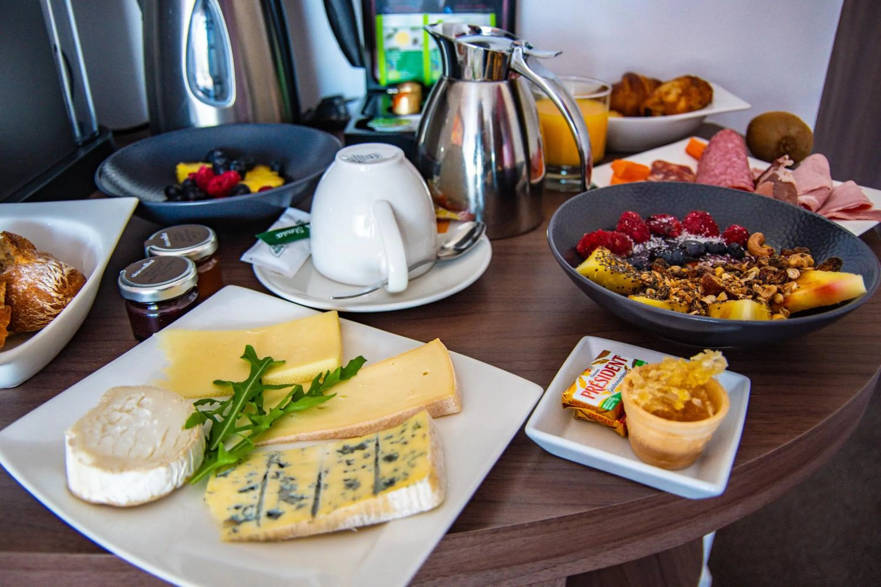 Continental breakfast in Oz'Inn Hôtel & Spa