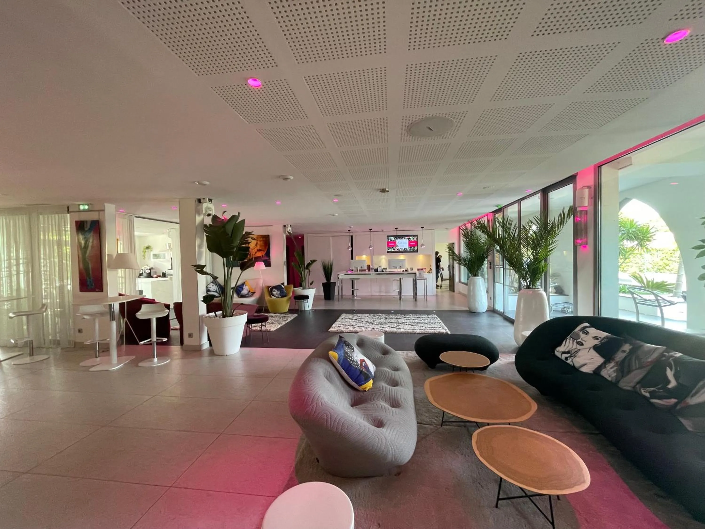 Facade/entrance in Oz'Inn Hôtel & Spa