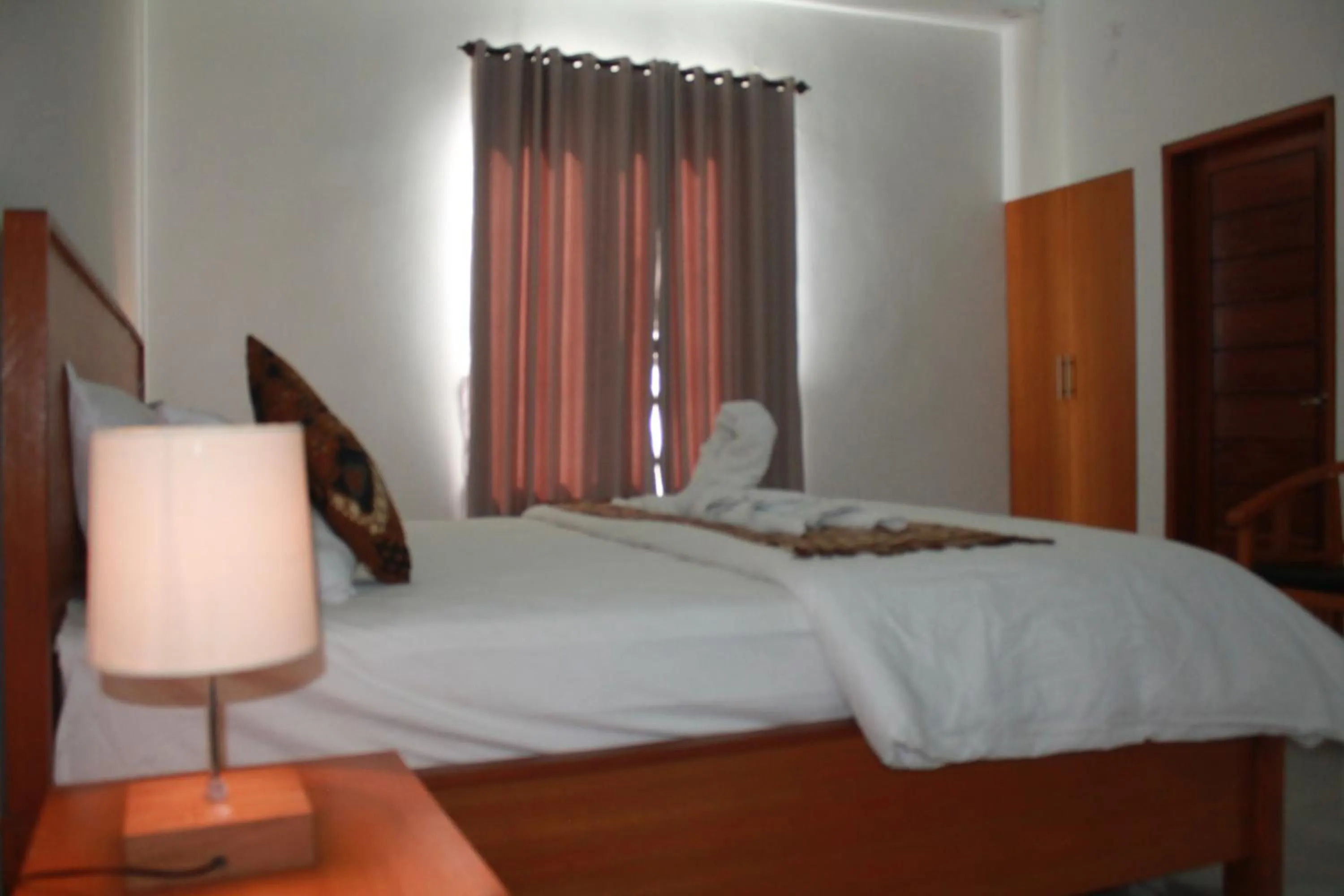 Bedroom, Bed in Blue Royal Amed