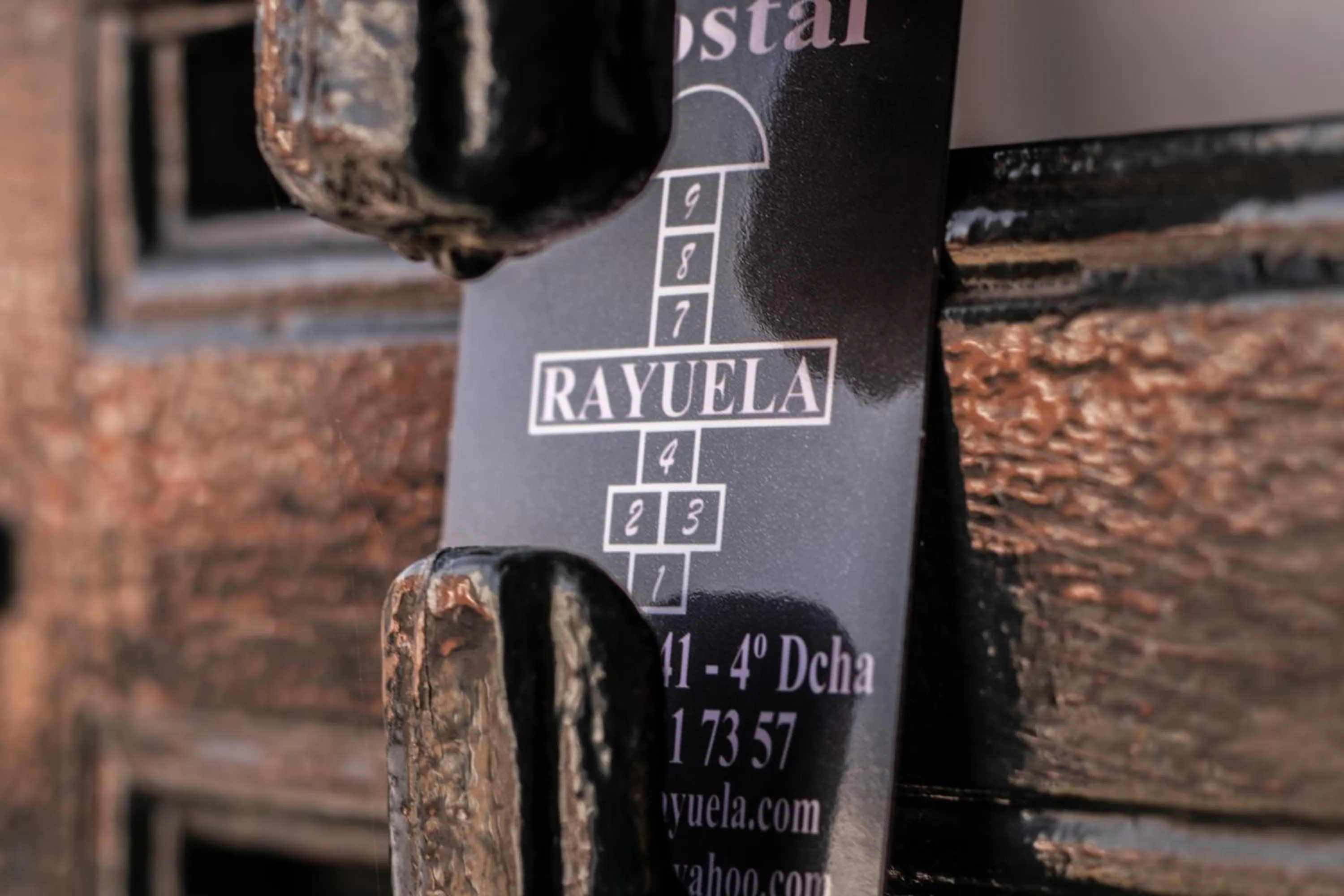 Logo/Certificate/Sign in CH Rayuela