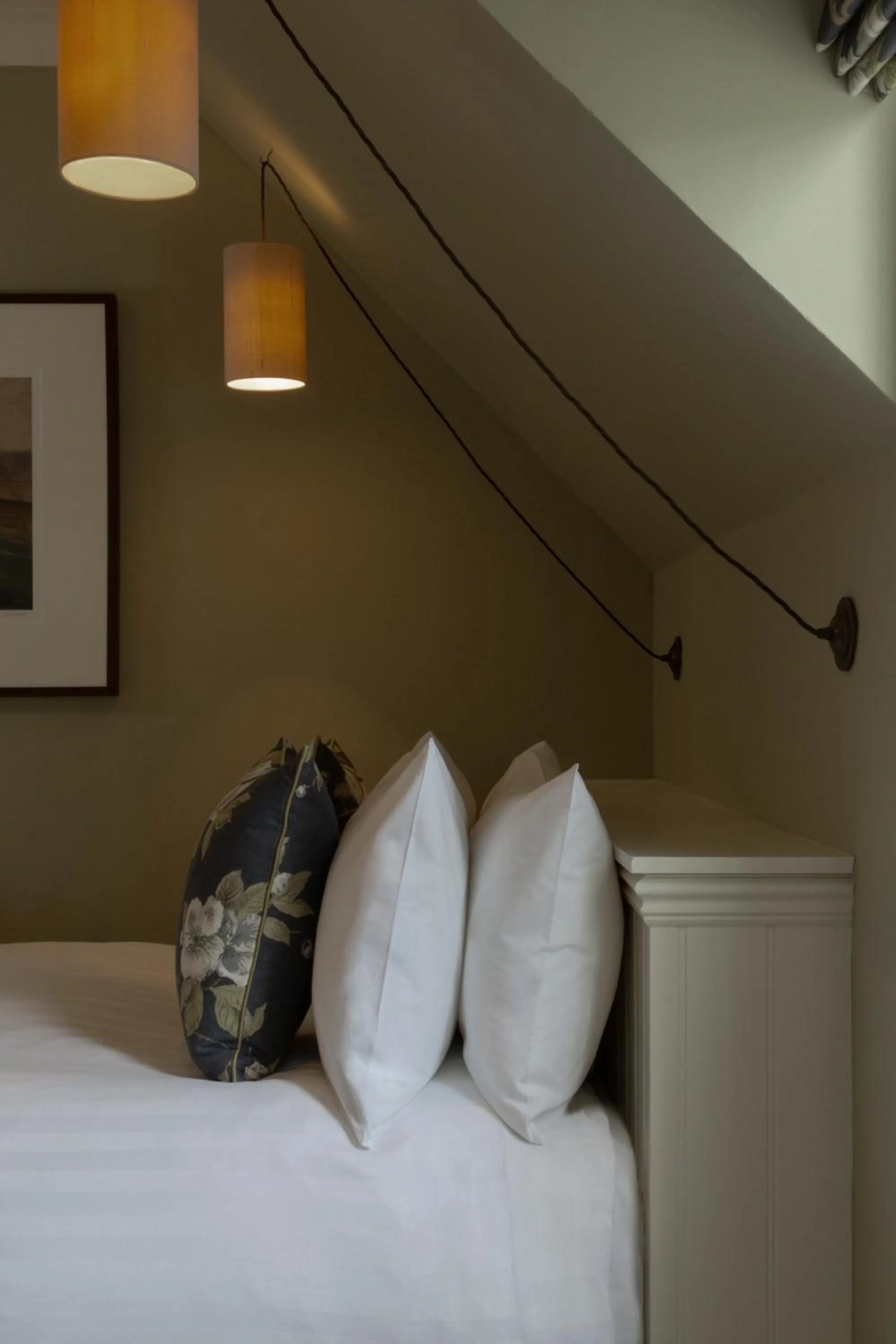 Bed in The Glencoe Inn