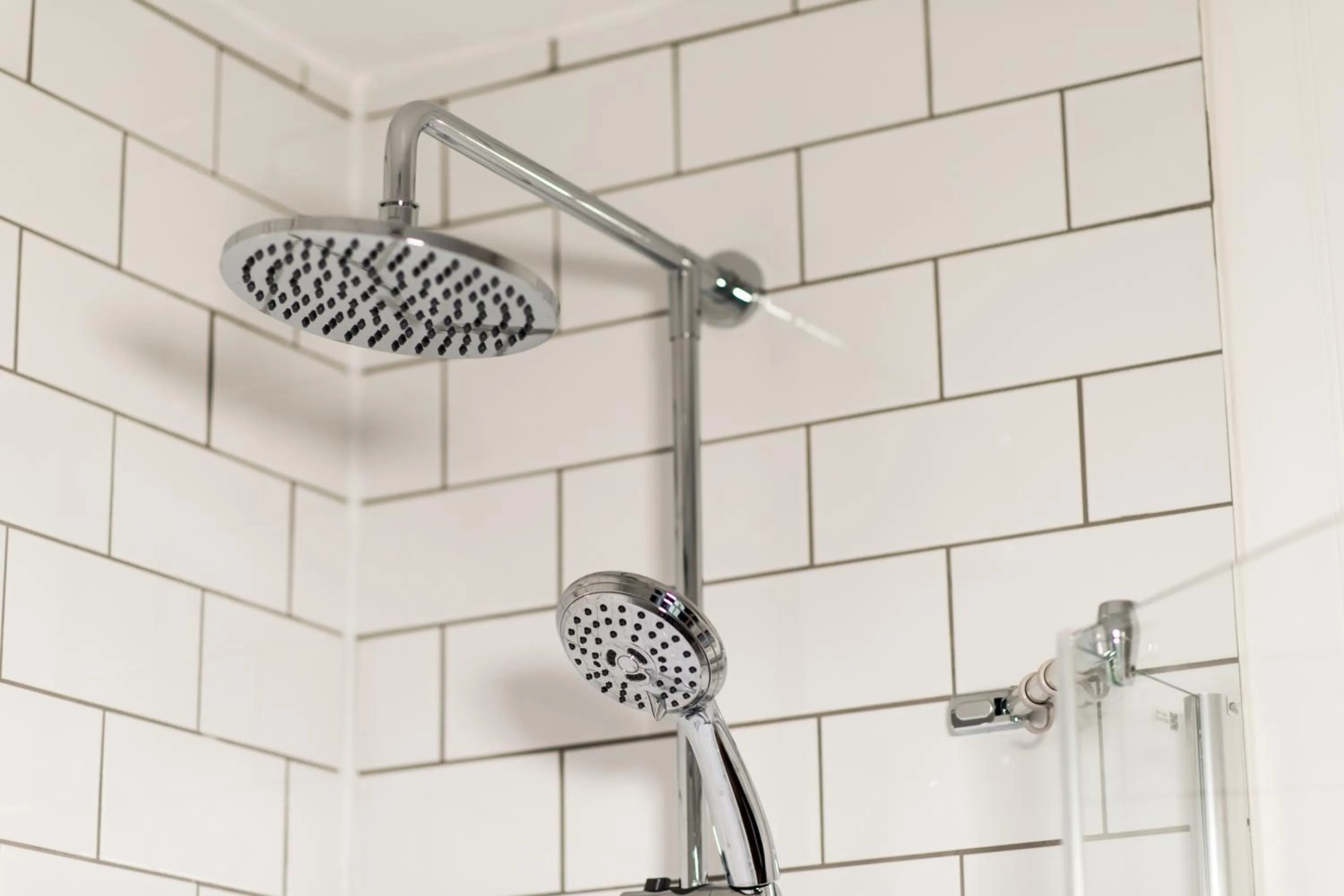 Shower in The Glencoe Inn