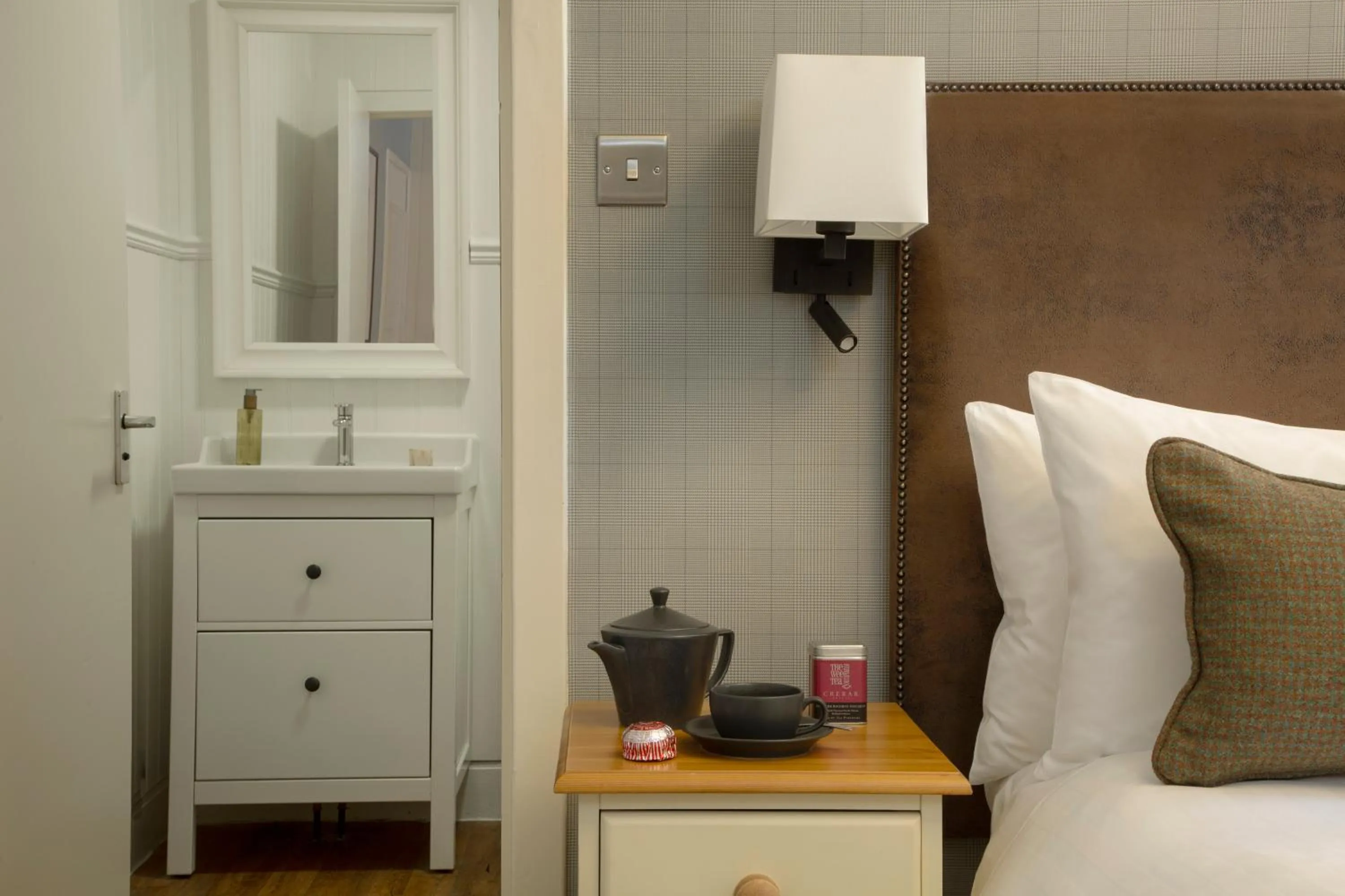 Coffee/tea facilities in The Glencoe Inn