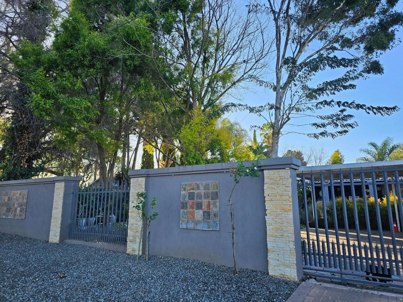 Facade/entrance in 51on Church