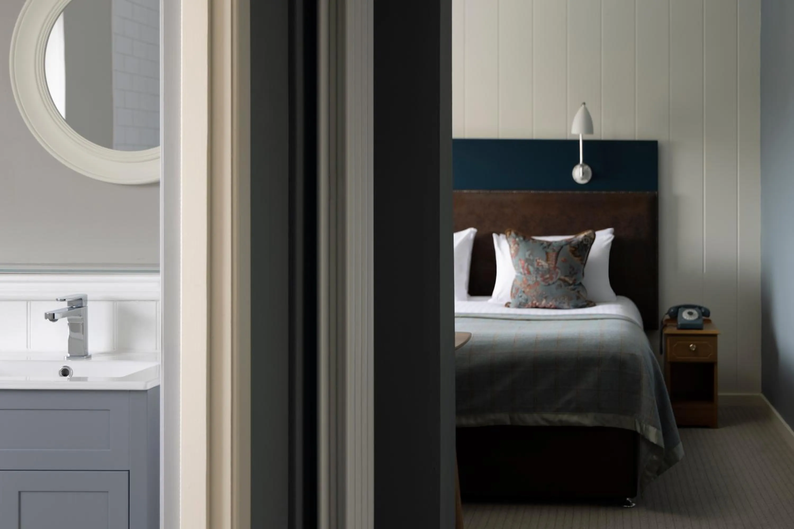 Bedroom, Bed in Balmoral Arms