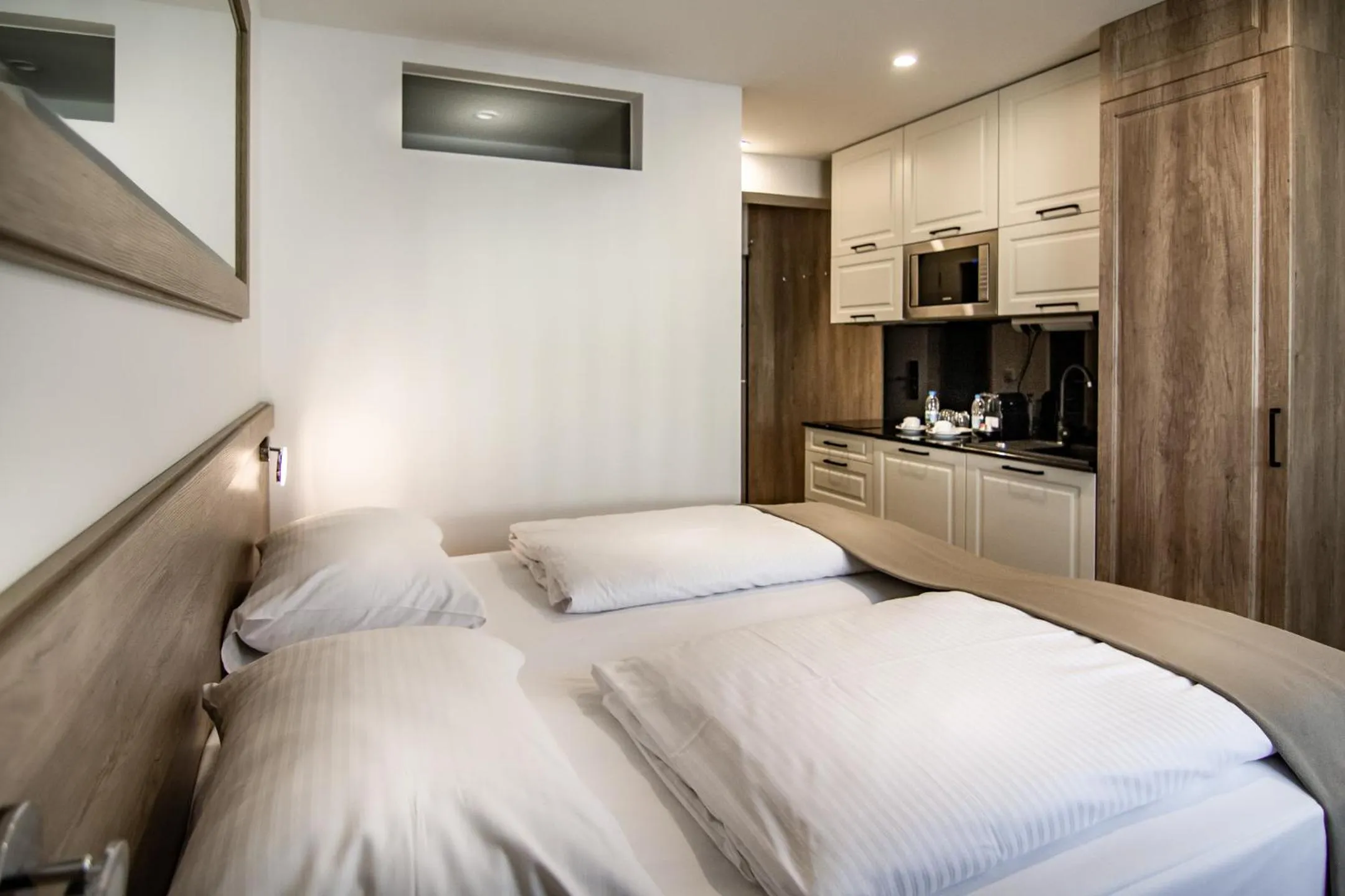 Kitchen or kitchenette, Bed in Sleep Inn Düsseldorf