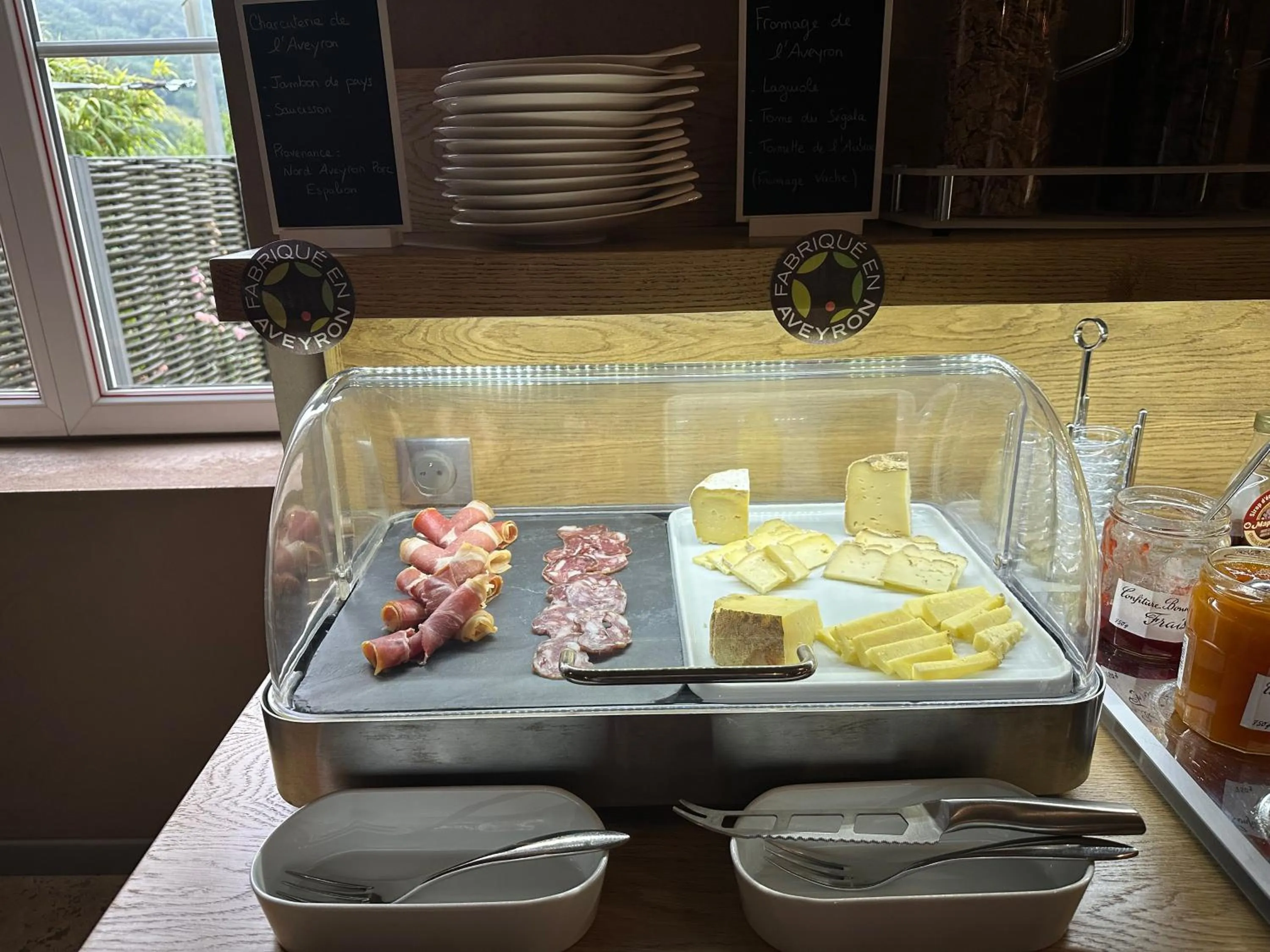Breakfast in Château de la Falque, The Originals Relais