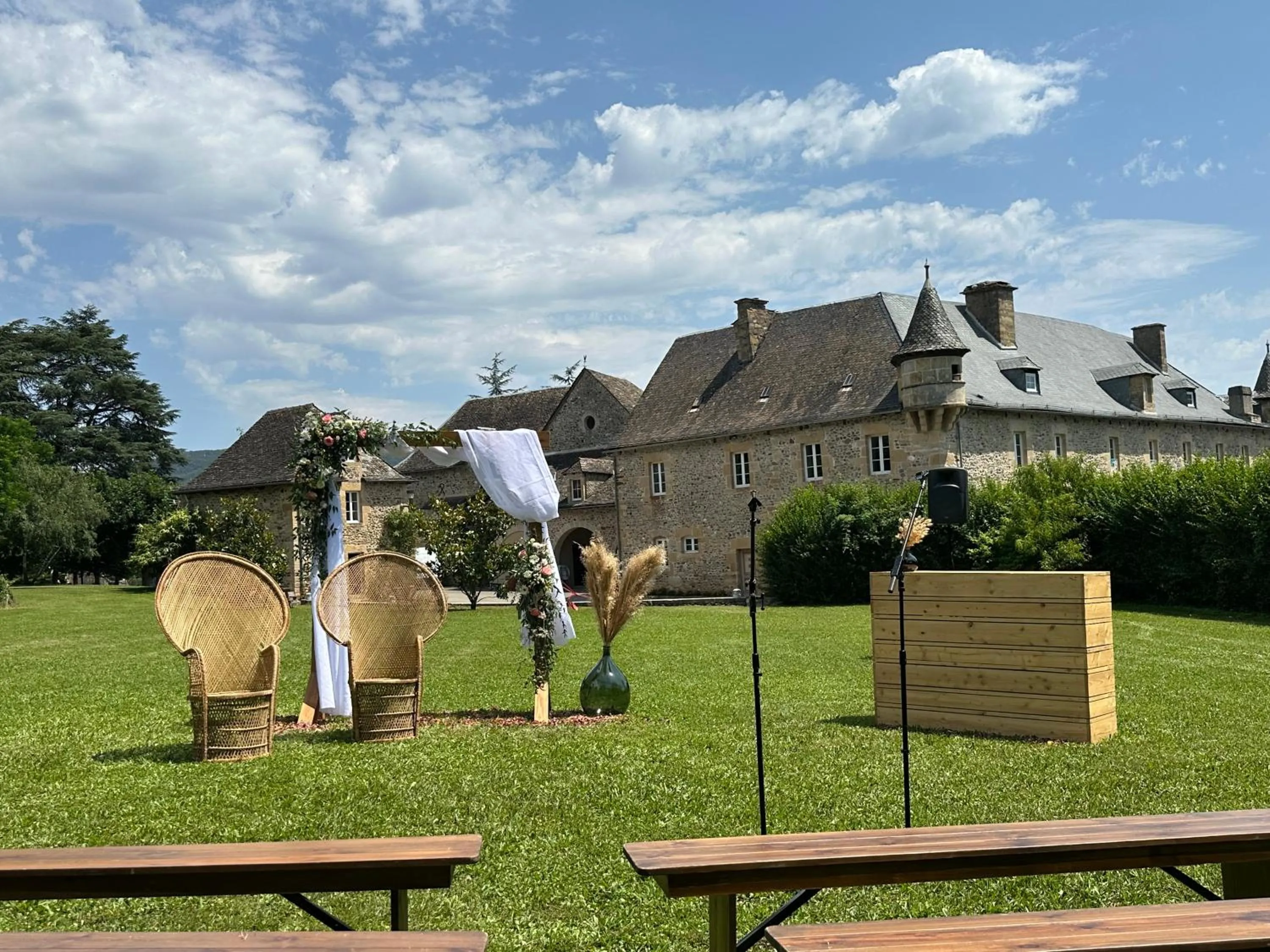 wedding in Château de la Falque, The Originals Relais