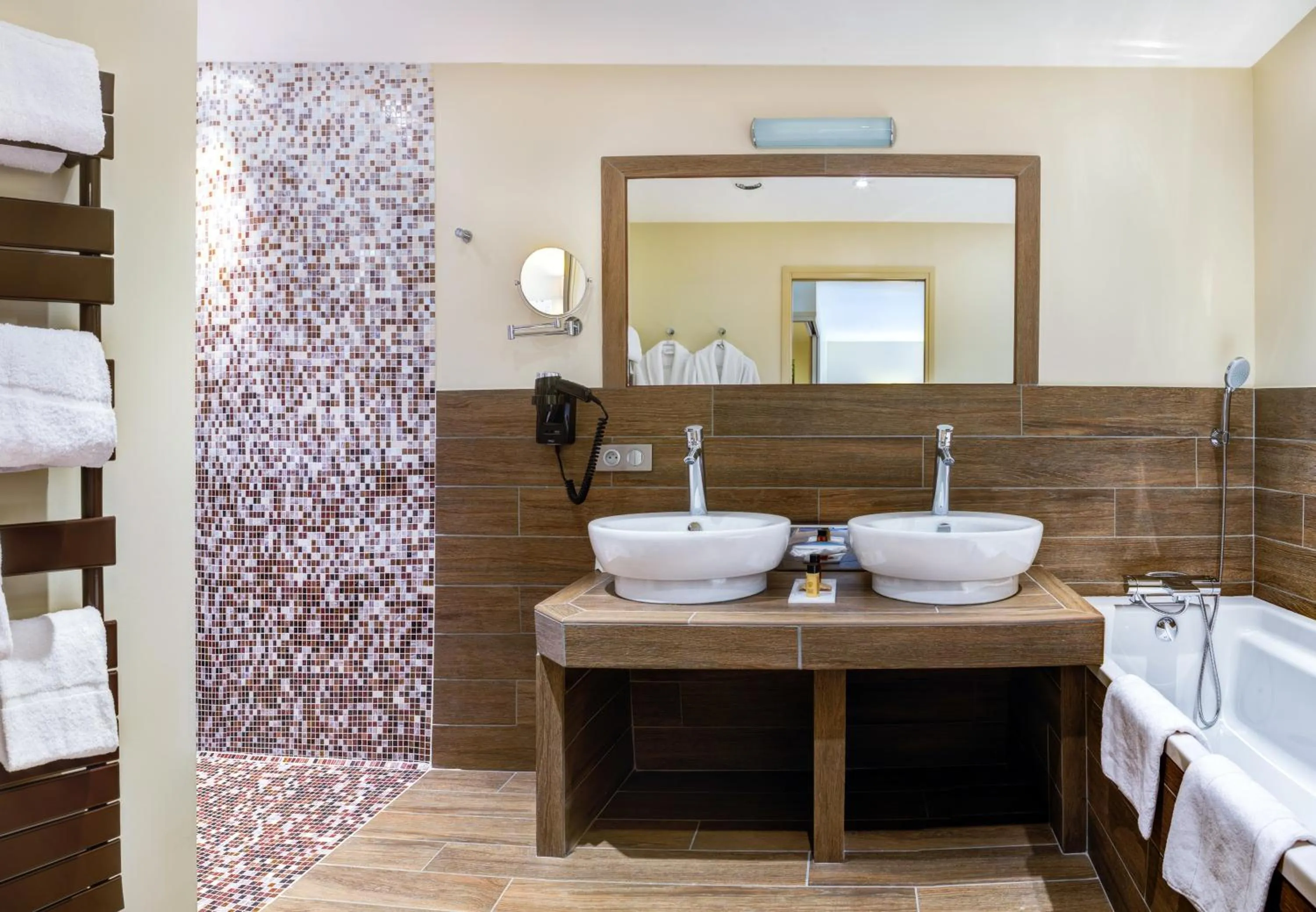 Bathroom in Château de la Falque, The Originals Relais
