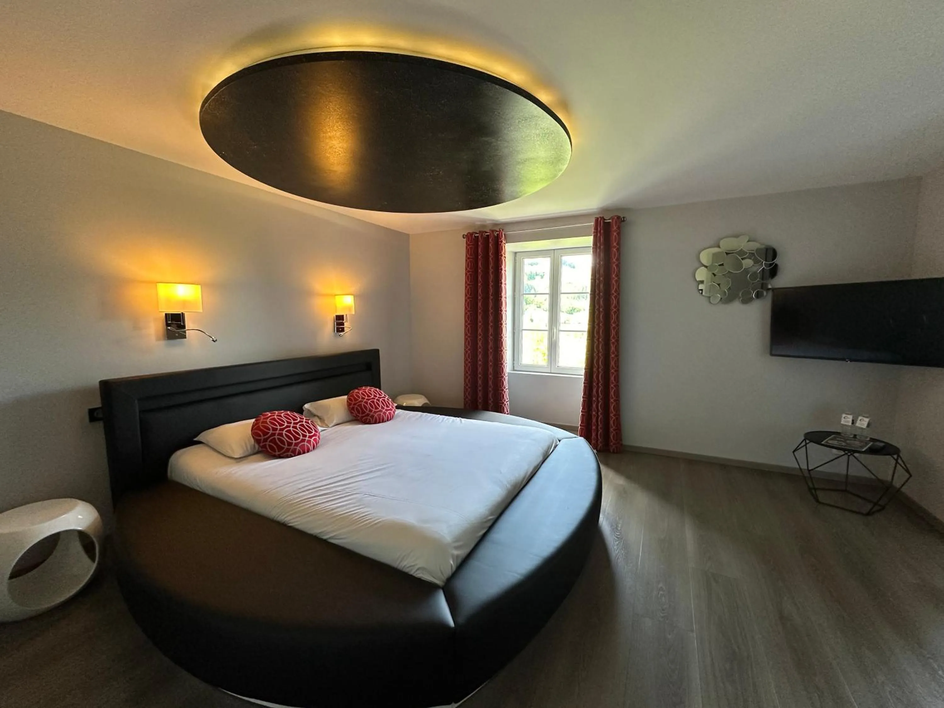 Bed in Château de la Falque, The Originals Relais