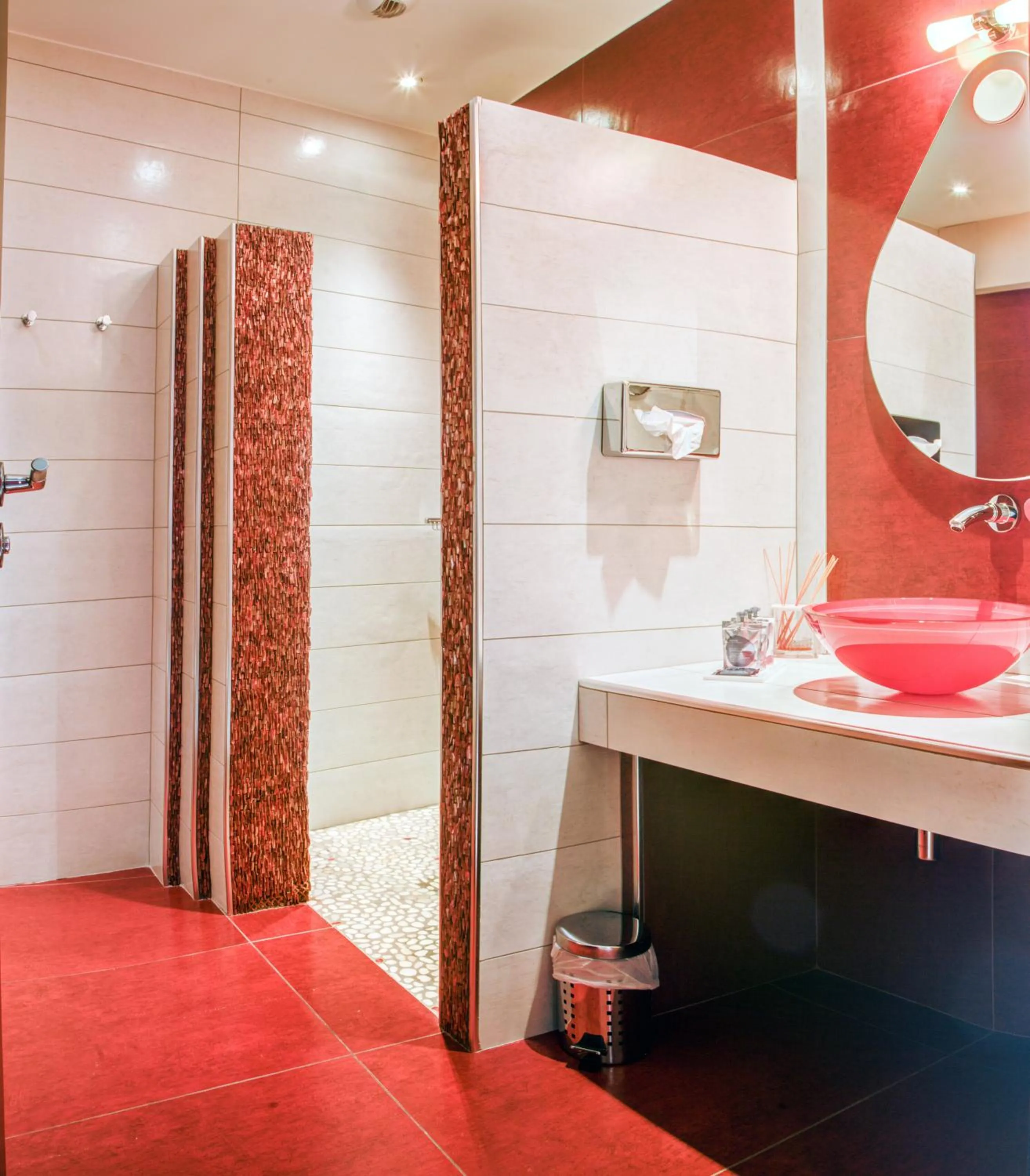 Bathroom in Château de la Falque, The Originals Relais