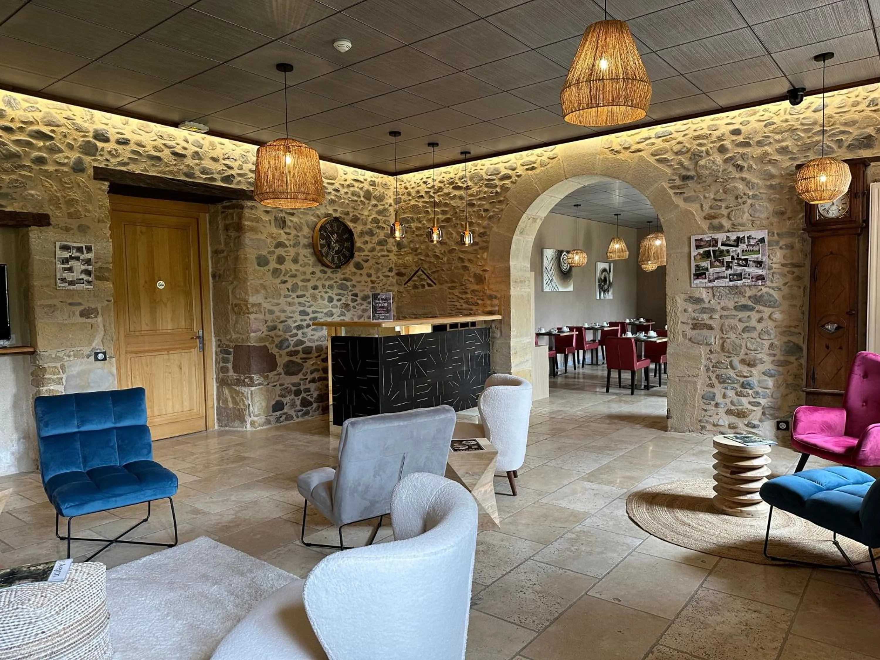 Communal lounge/ TV room in Château de la Falque, The Originals Relais