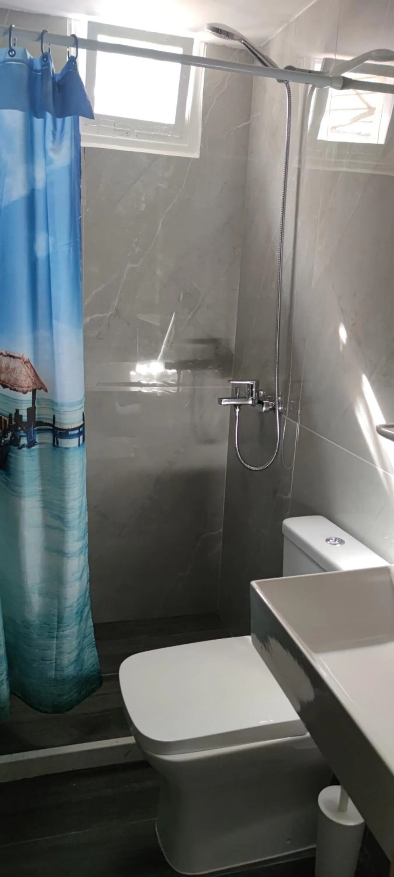 Shower in Hotel Eliza