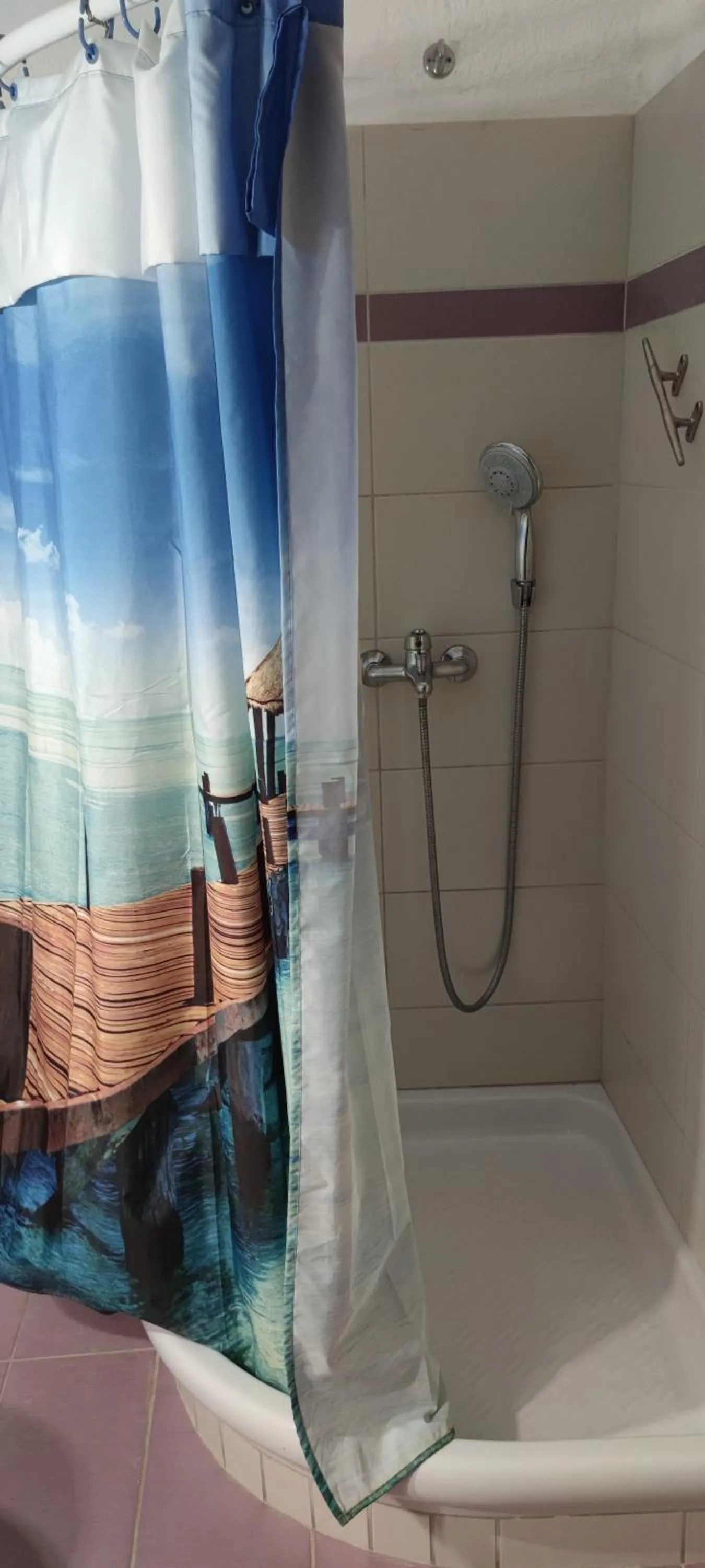 Shower in Hotel Eliza