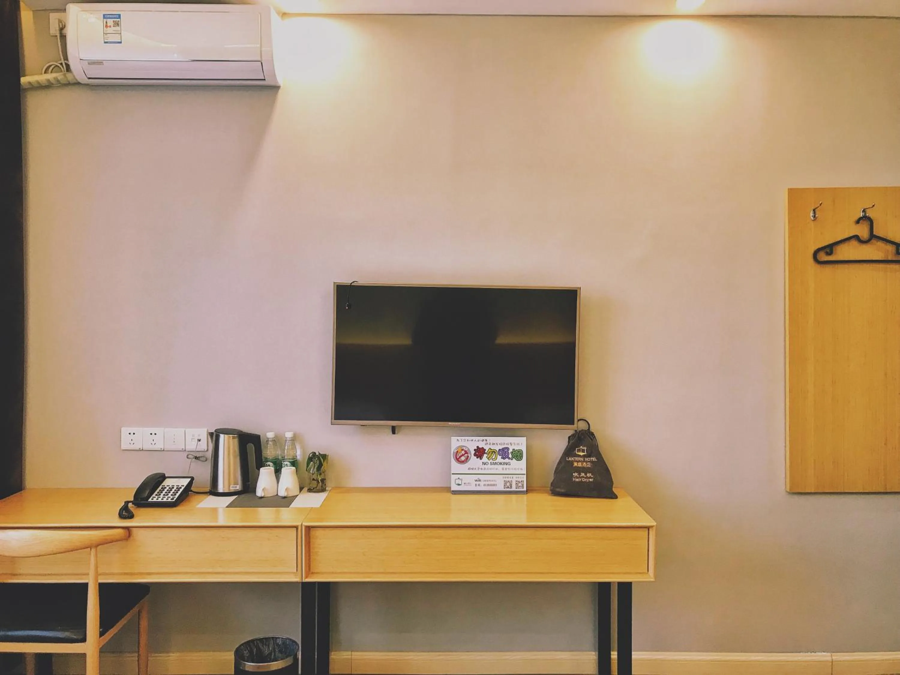 TV and multimedia in Lantern Hotel