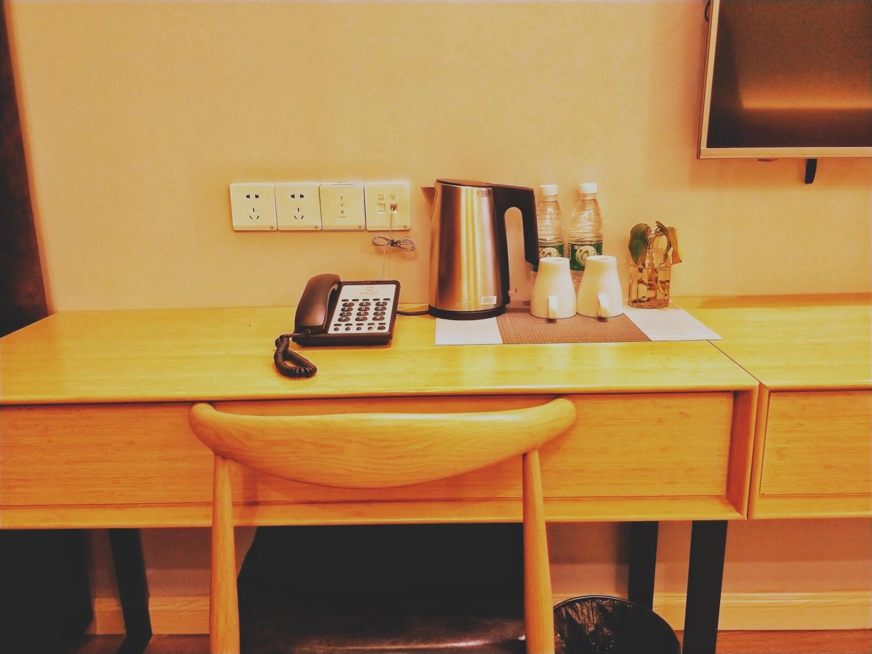 Coffee/tea facilities in Lantern Hotel