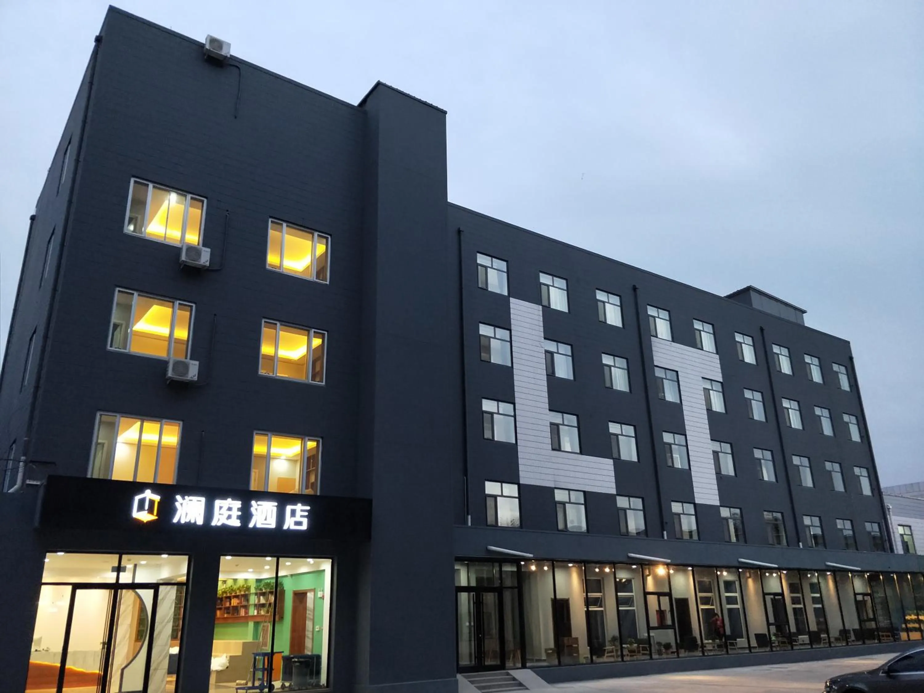 Facade/entrance in Lantern Hotel