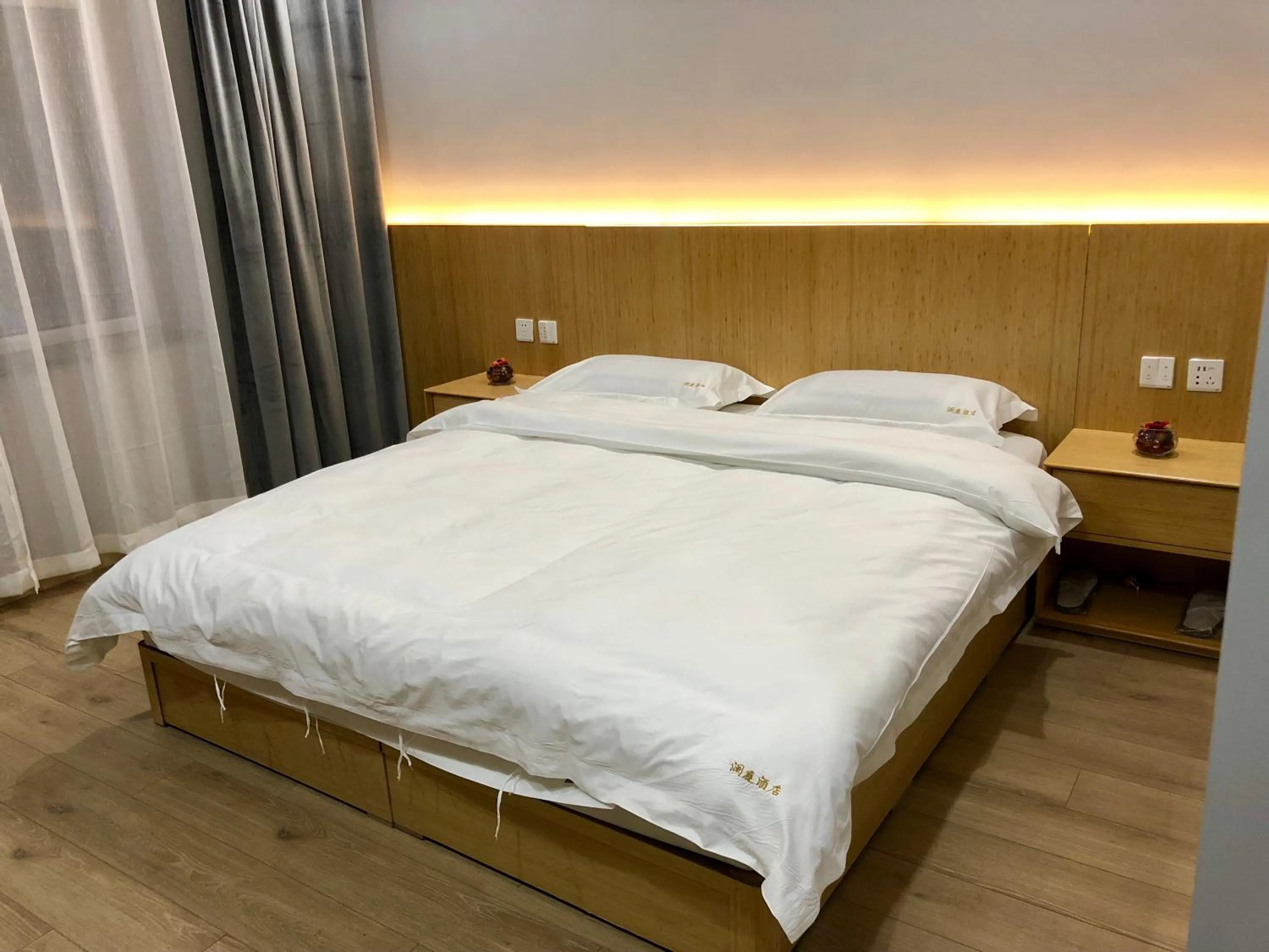 Bed in Lantern Hotel