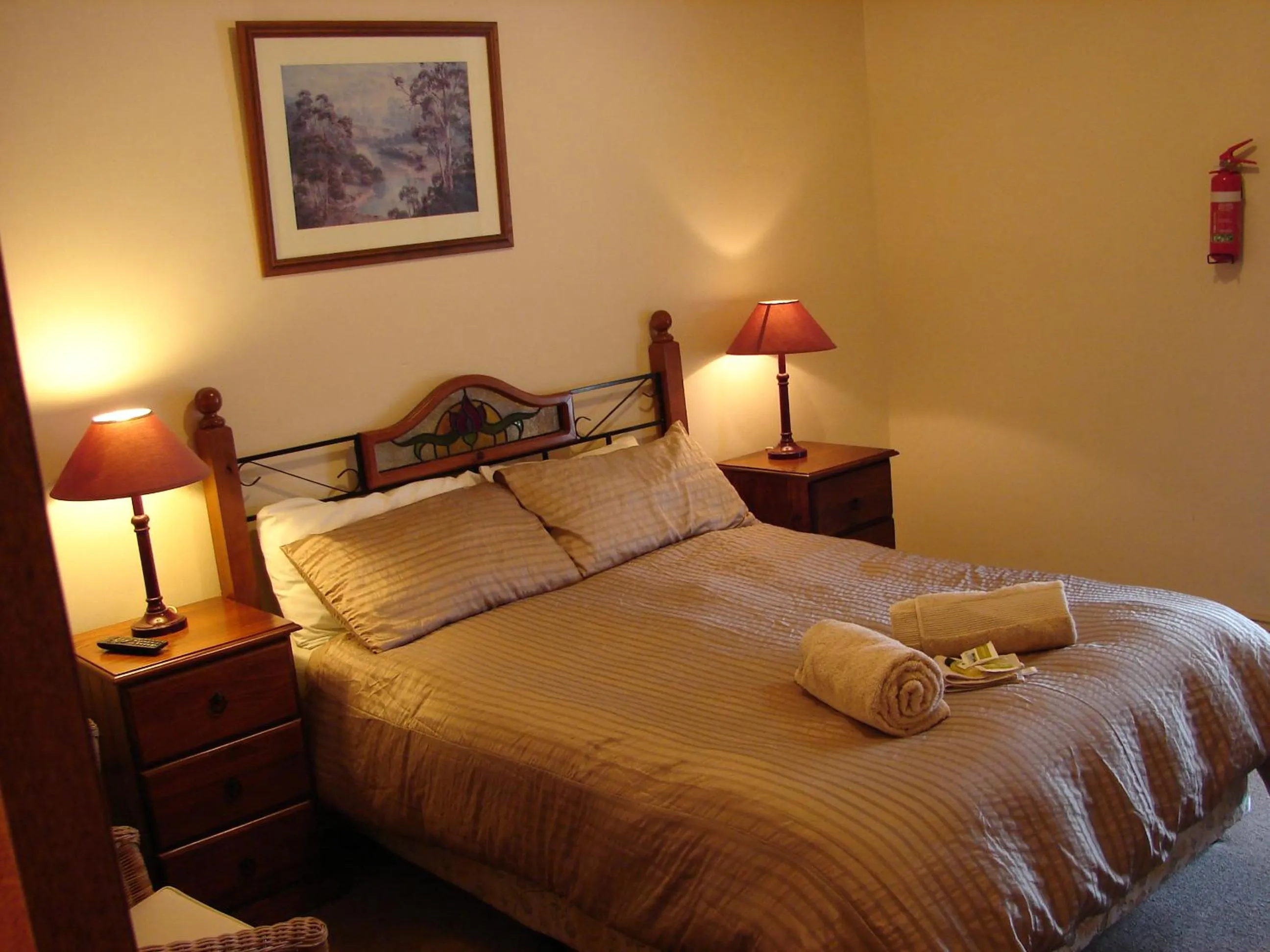 Bed in Truro weighbridge motel