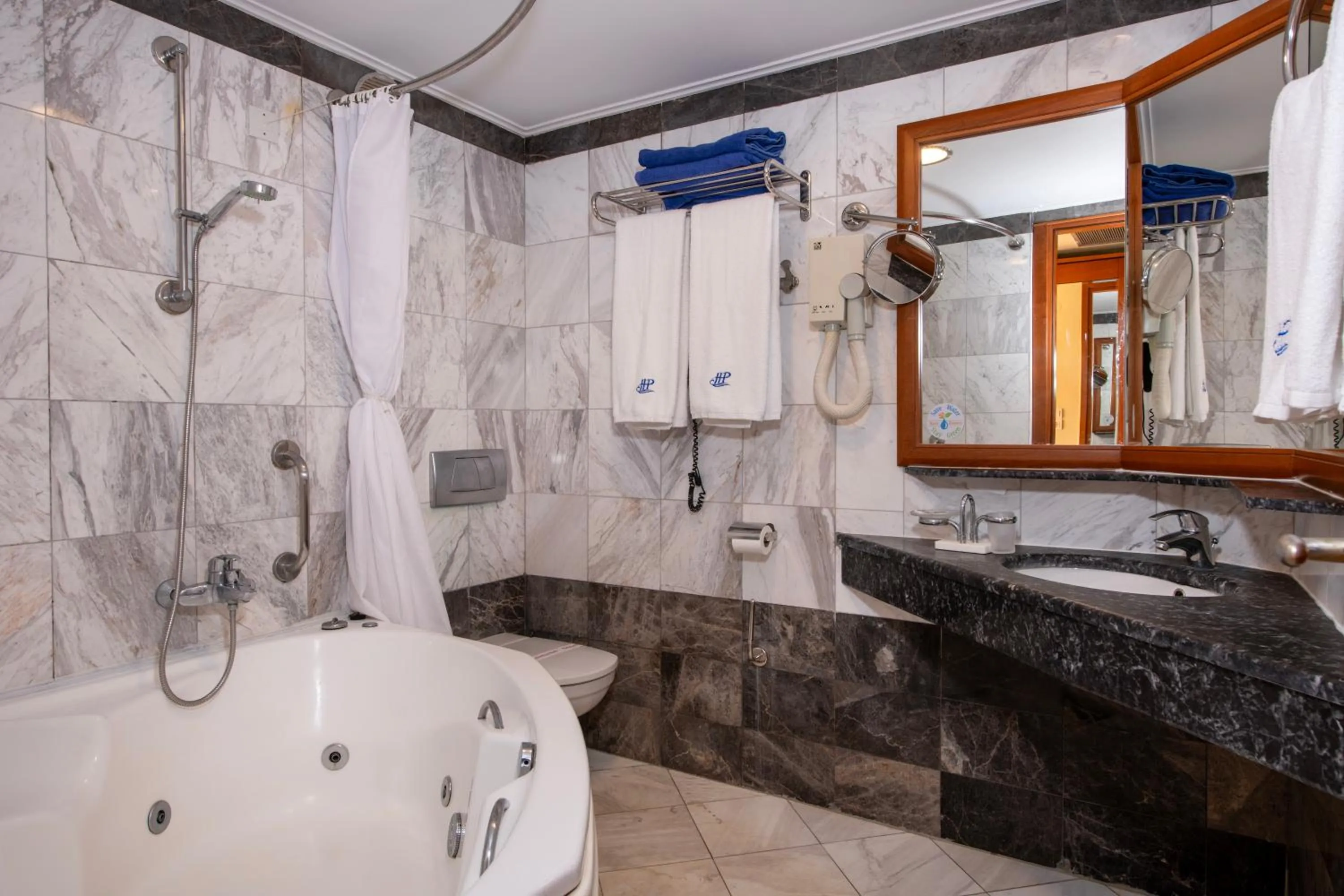 Bath in Hydramis Palace Beach Resort