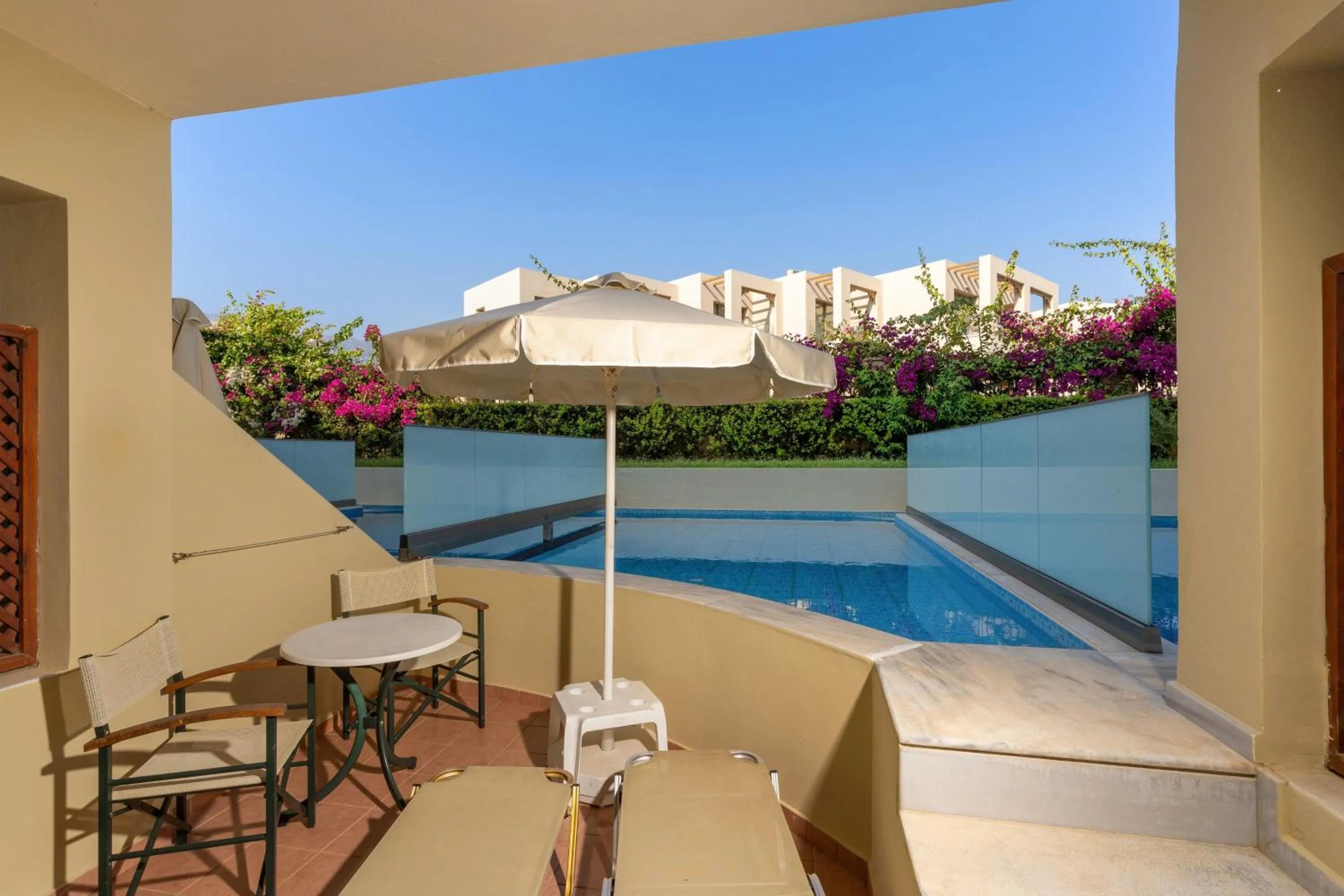 Swimming pool in Hydramis Palace Beach Resort