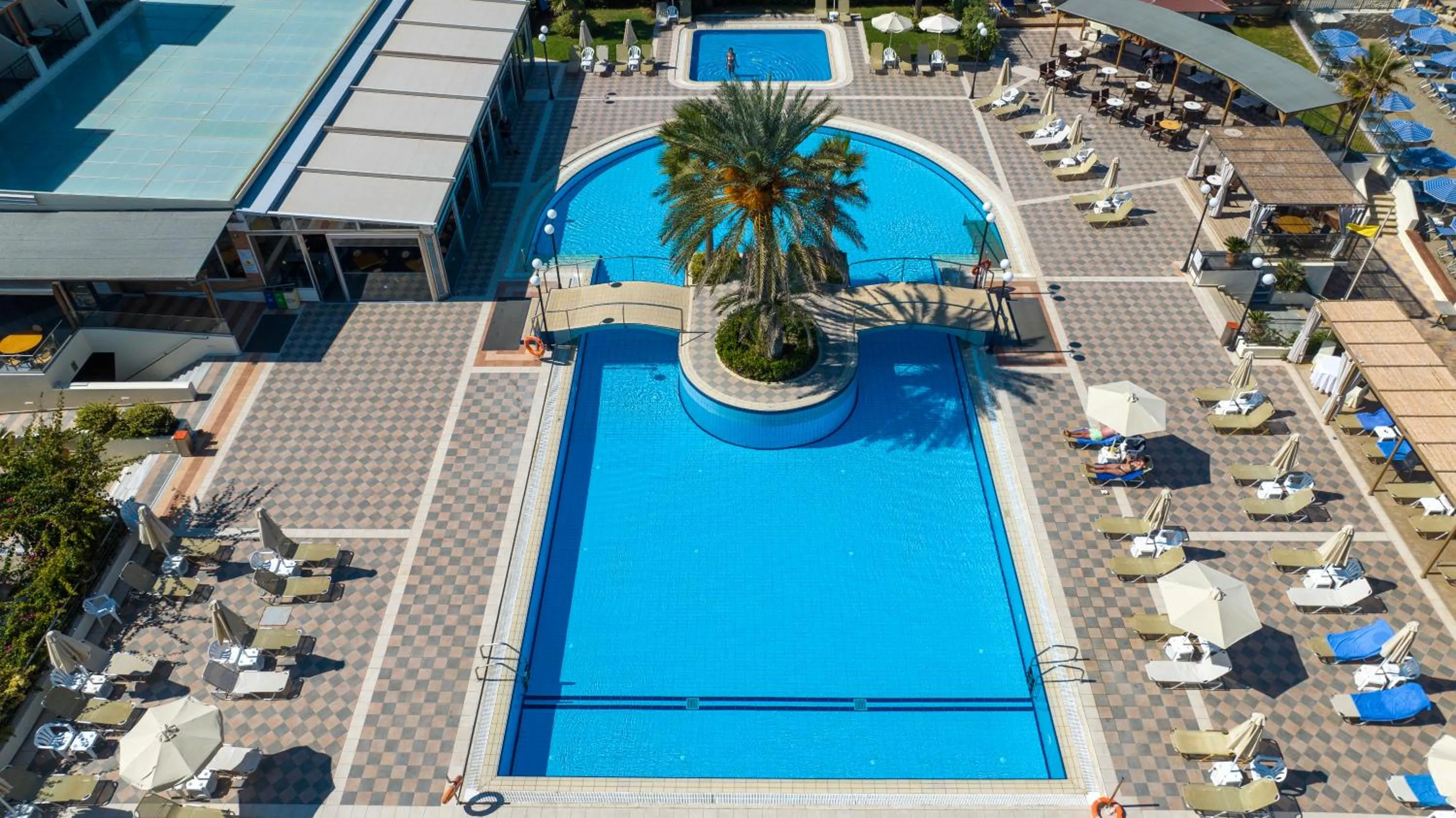 Swimming pool in Hydramis Palace Beach Resort