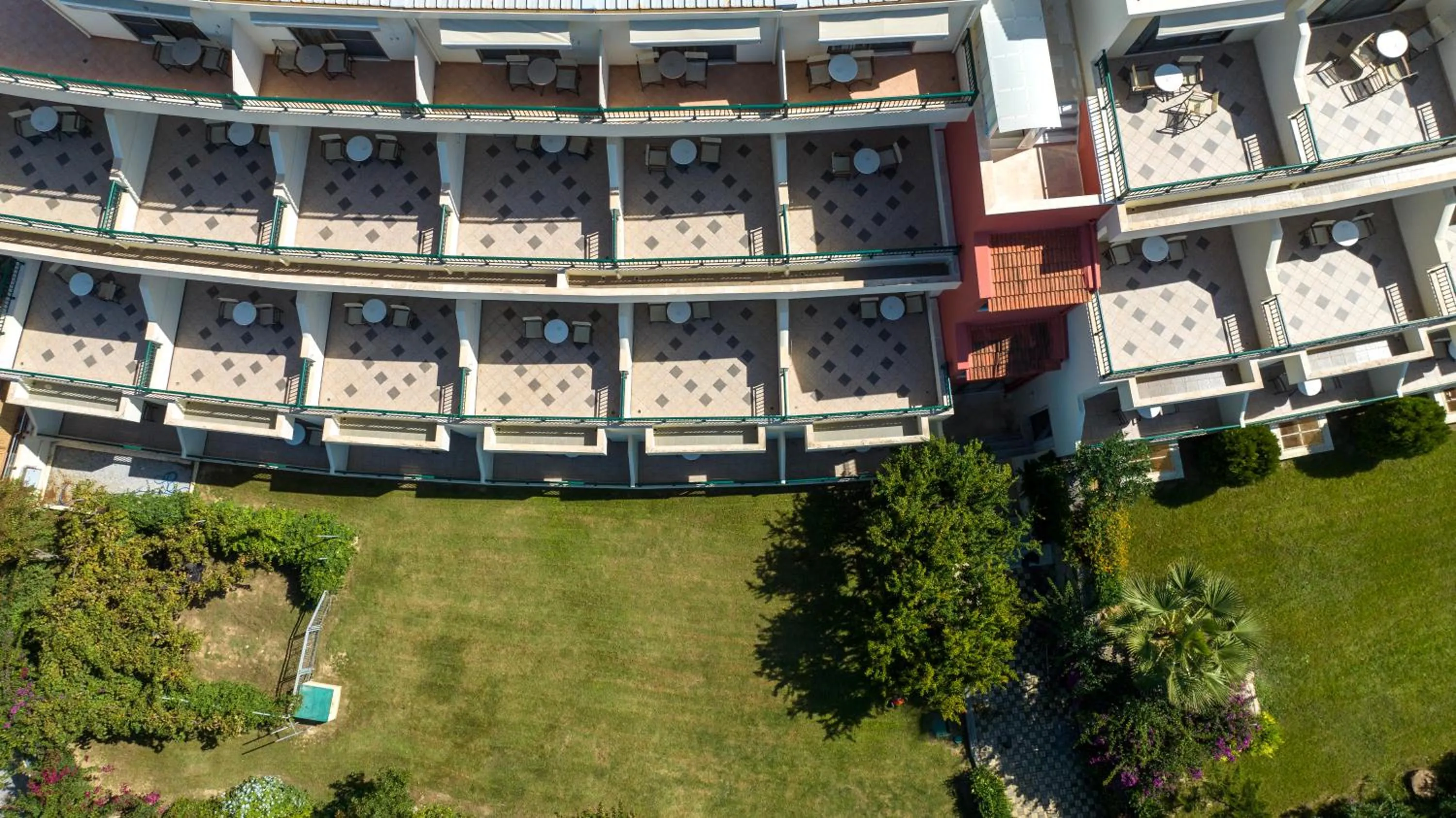 Garden in Hydramis Palace Beach Resort