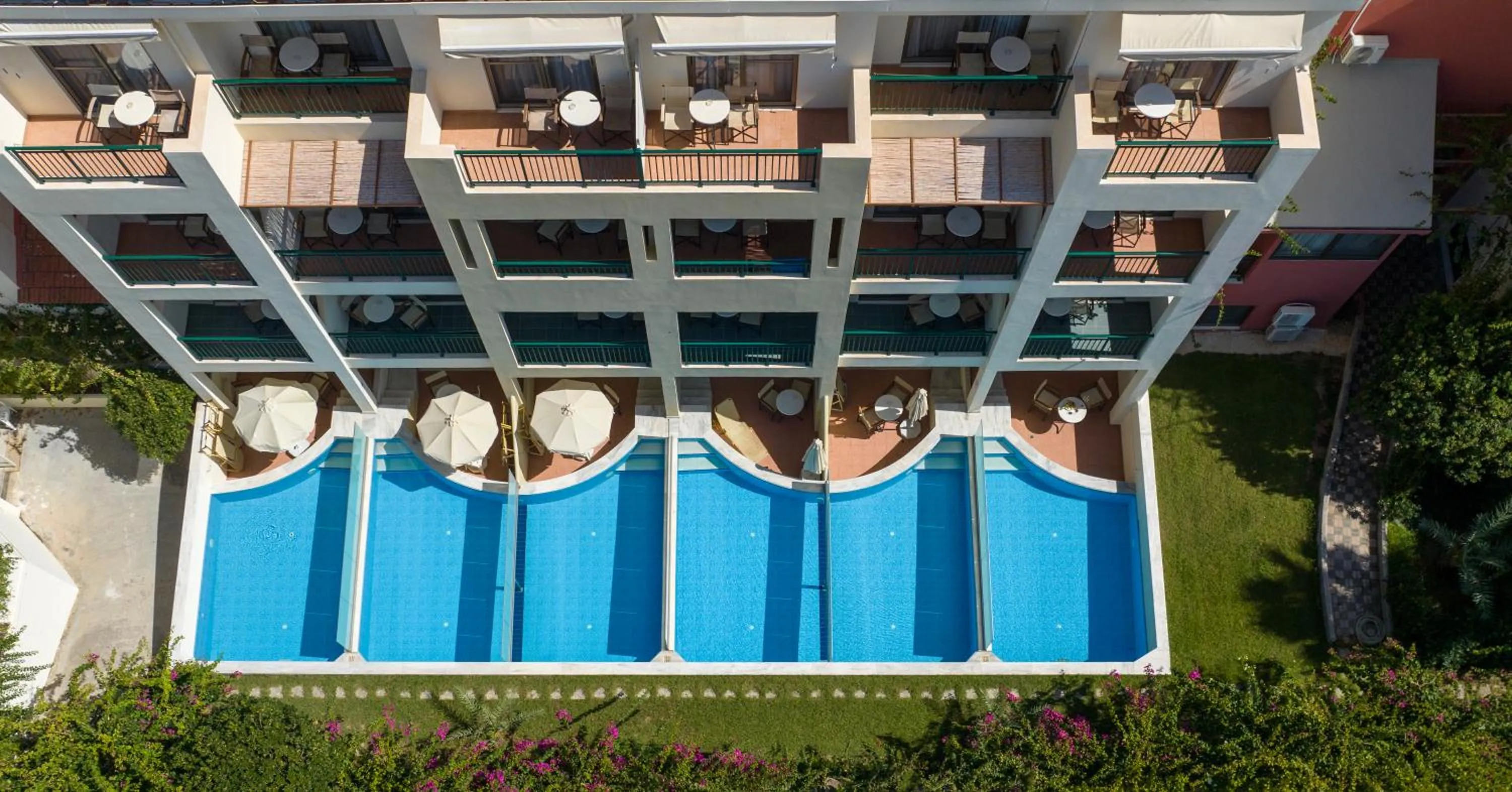 Swimming pool in Hydramis Palace Beach Resort