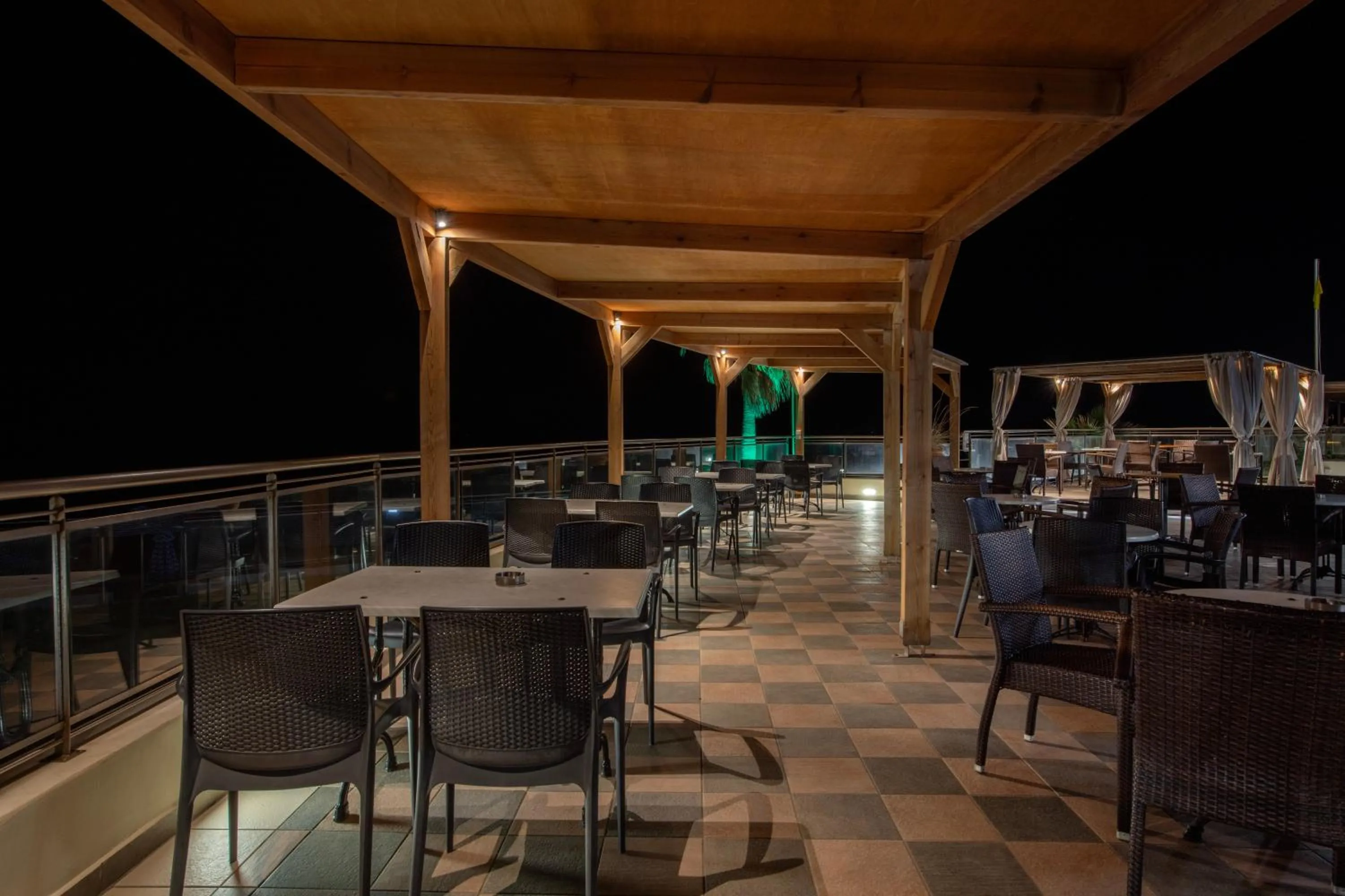 Swimming pool in Hydramis Palace Beach Resort