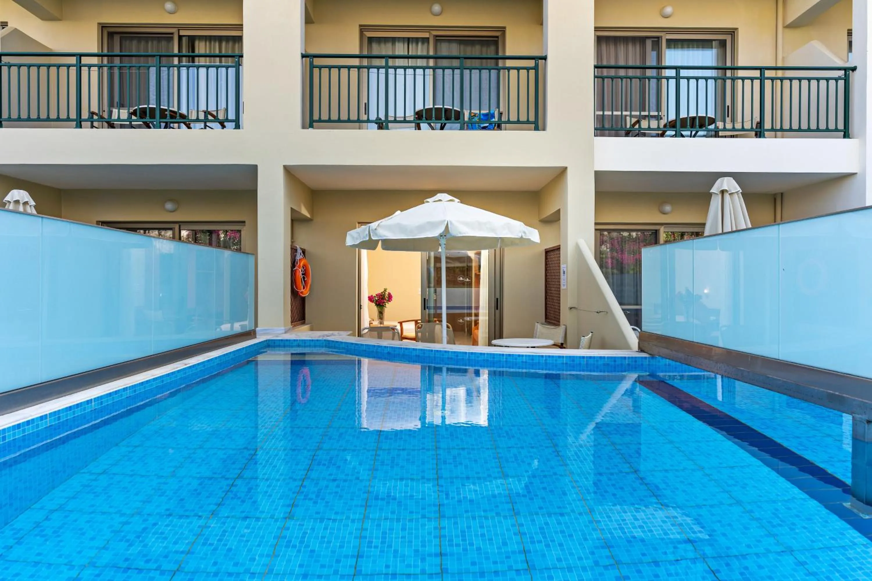 Swimming pool in Hydramis Palace Beach Resort