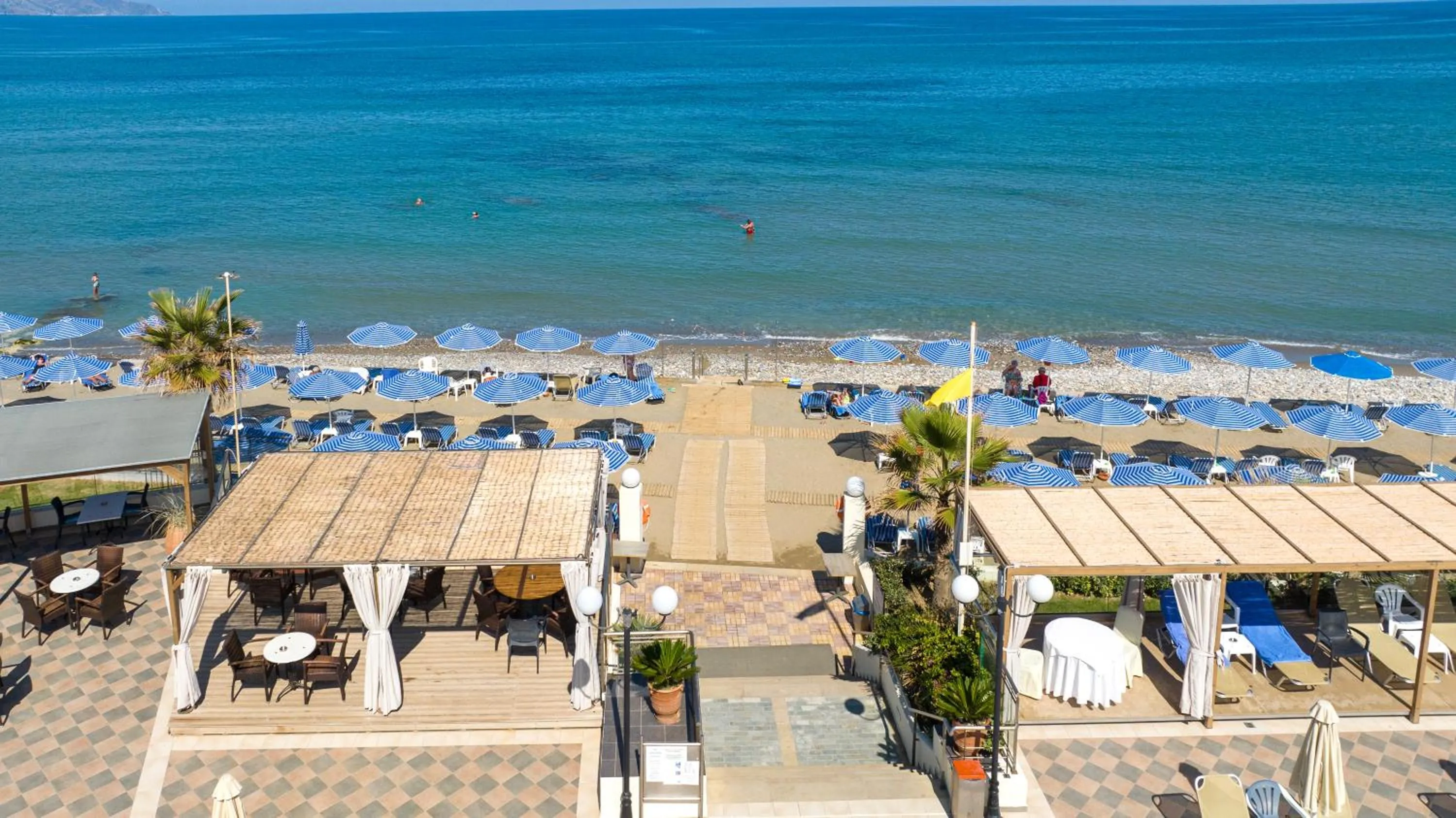 Beach in Hydramis Palace Beach Resort