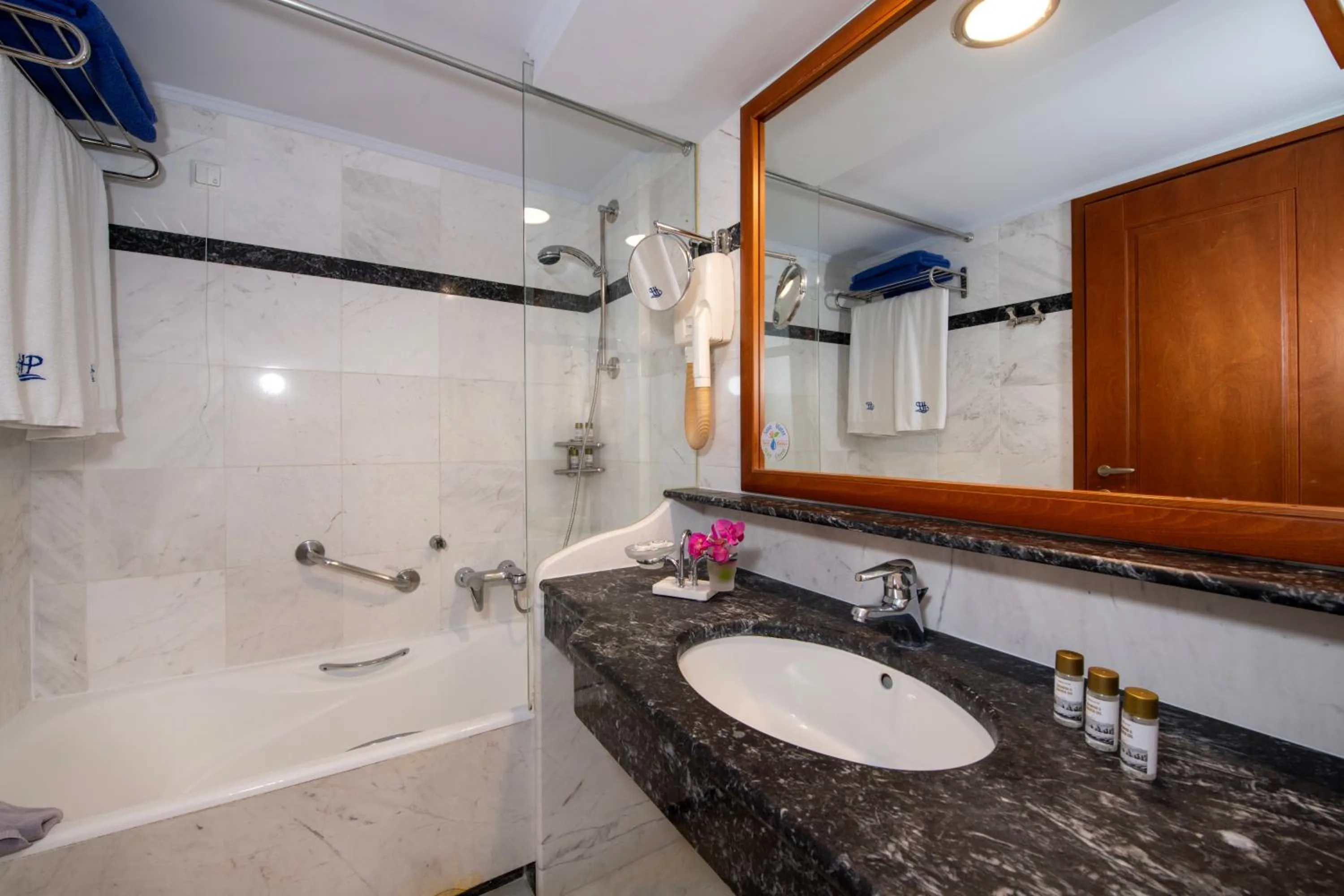 Bathroom in Hydramis Palace Beach Resort