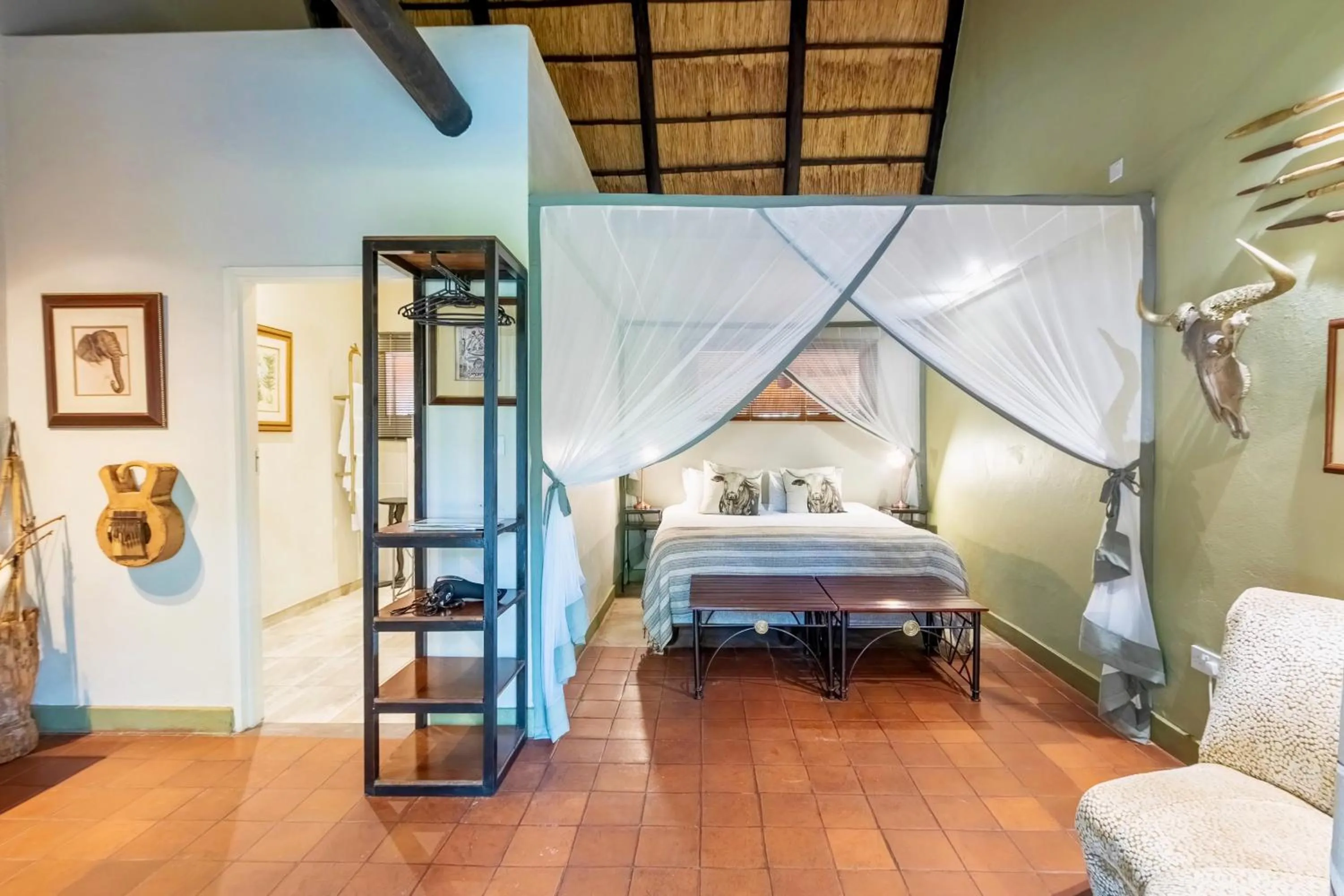 Bedroom, Bed in Nguni Lodge