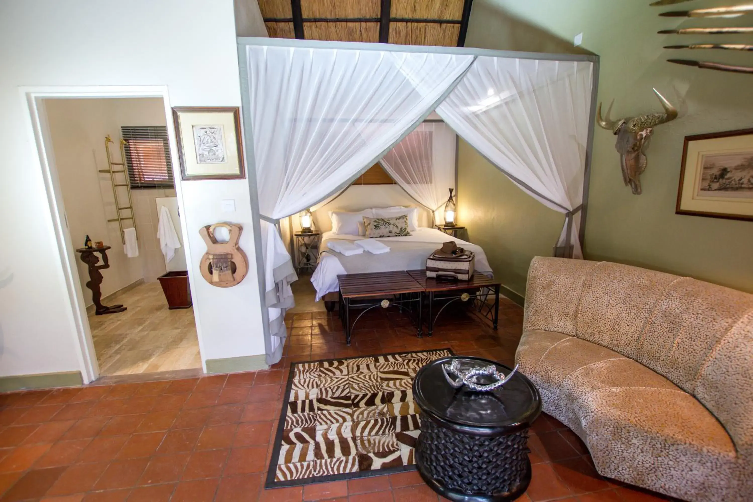 Deluxe Double or Twin Room with Pool View - single occupancy in Nguni Lodge Deluxe Double or Twin Room with Pool View - single occupancy in Nguni Lodge