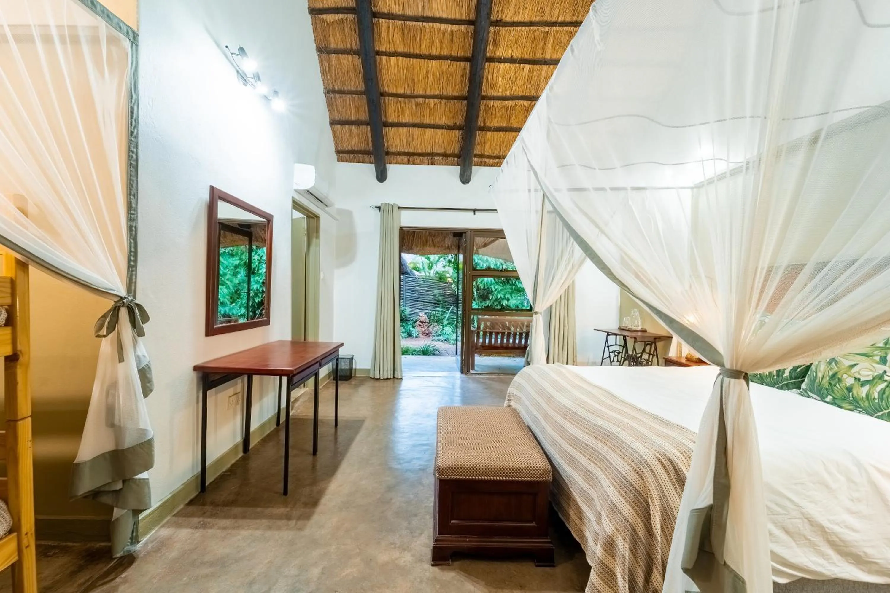 Bedroom, Bed in Nguni Lodge
