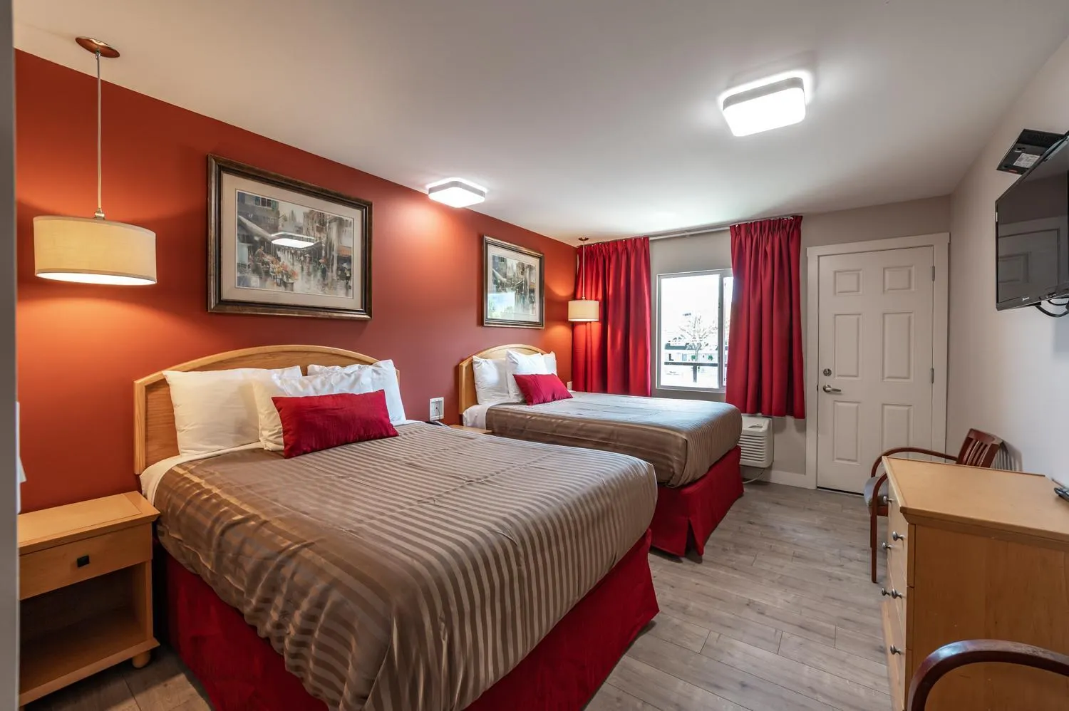 Bed in Sahara Courtyard Inn Penticton