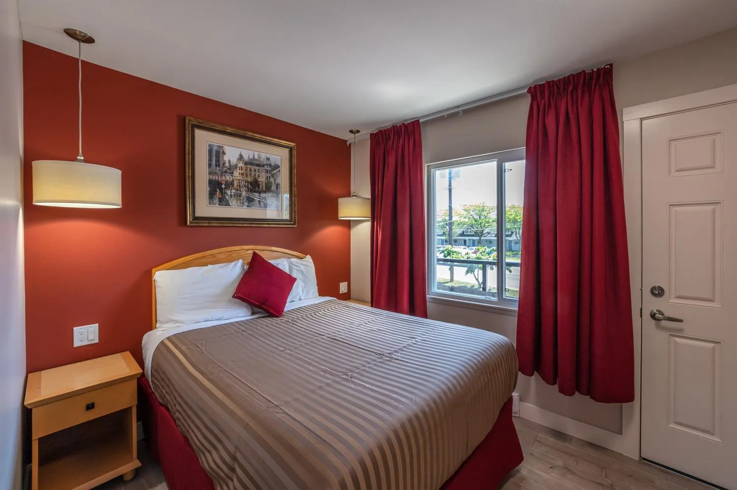 Bed in Sahara Courtyard Inn Penticton