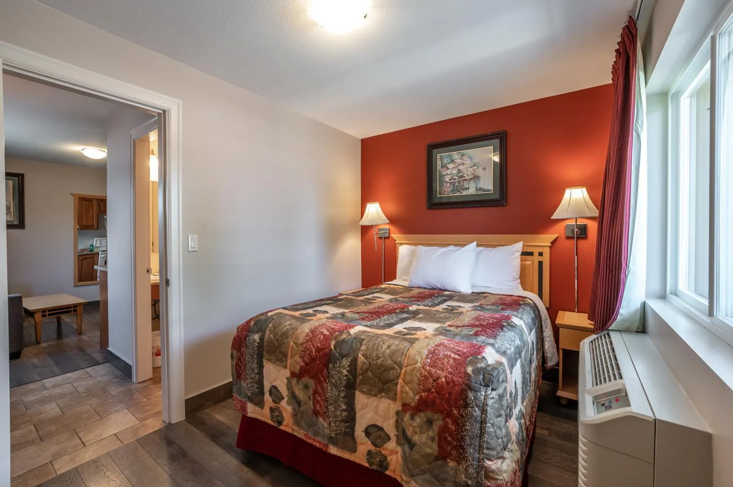 Bed in Sahara Courtyard Inn Penticton