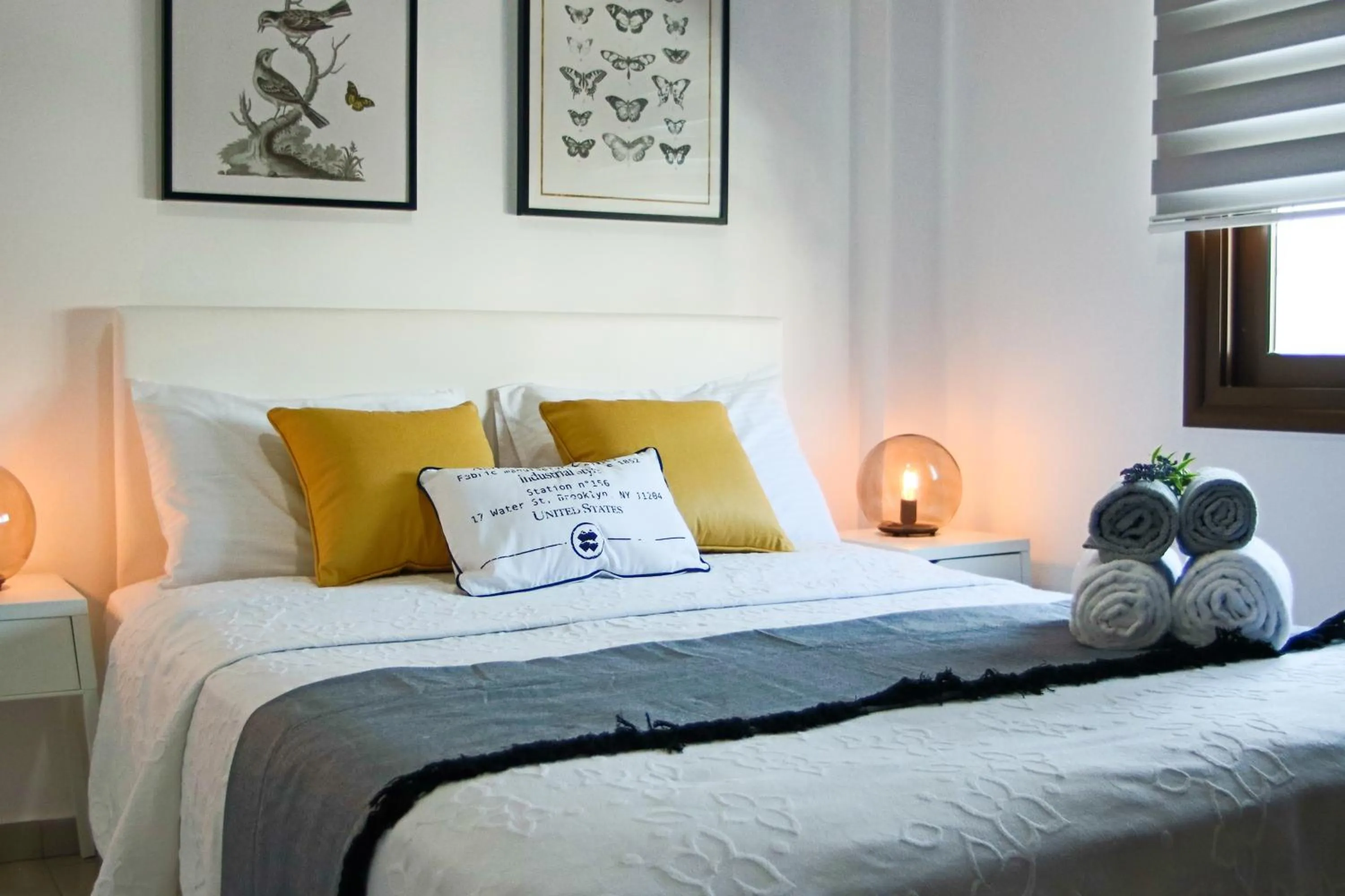 Bed in Phaedrus Living Seaview Luxury Flat Lighthouse 53