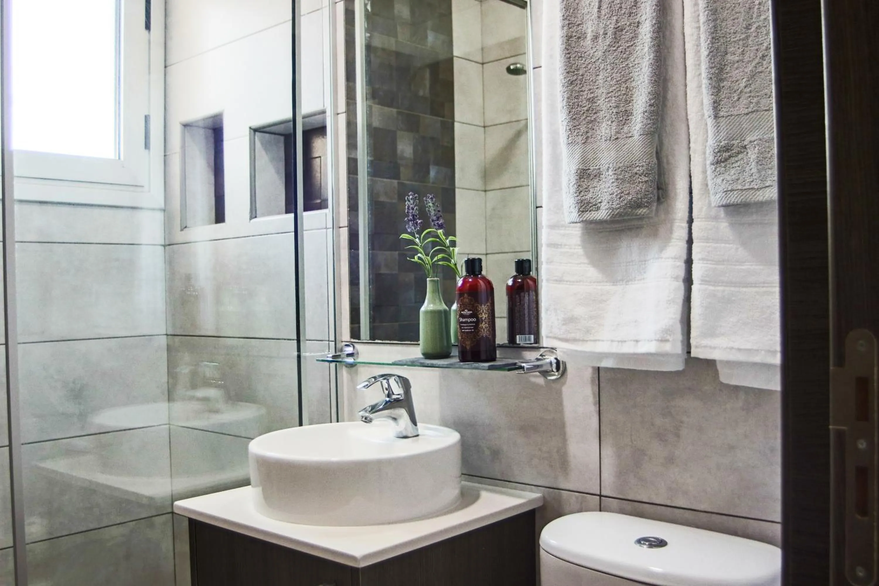 Shower in Phaedrus Living Seaview Luxury Flat Lighthouse 53