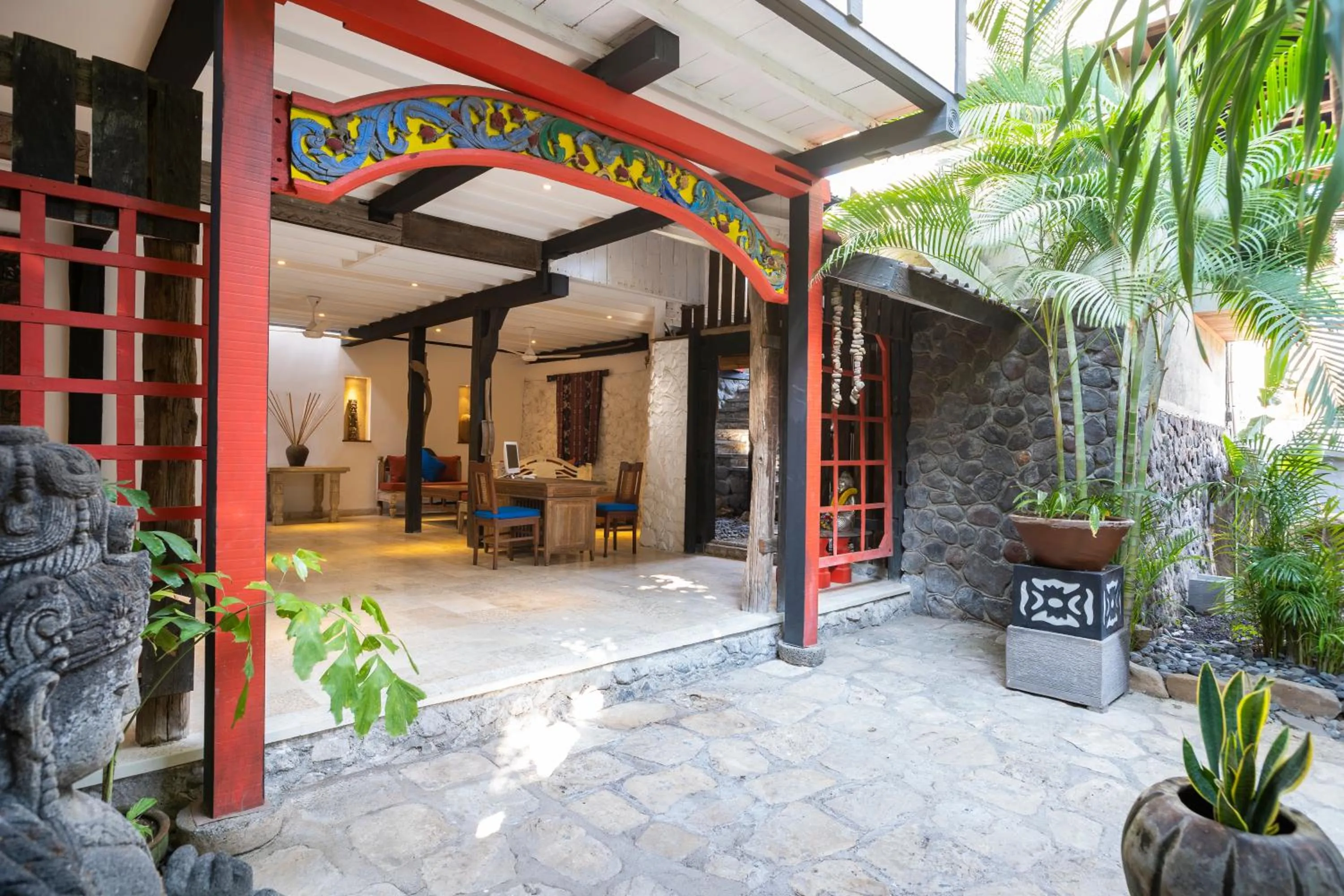 Lobby or reception in Amed Lodge by Sudamala Resorts